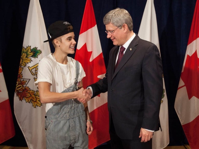 Prime Minister Stephen Harper was happy to present Justin Bieber with a Diamond Jubilee Medal on Friday, November 23, 2012 (PM Stephen Harper's Photostream/Flickr)