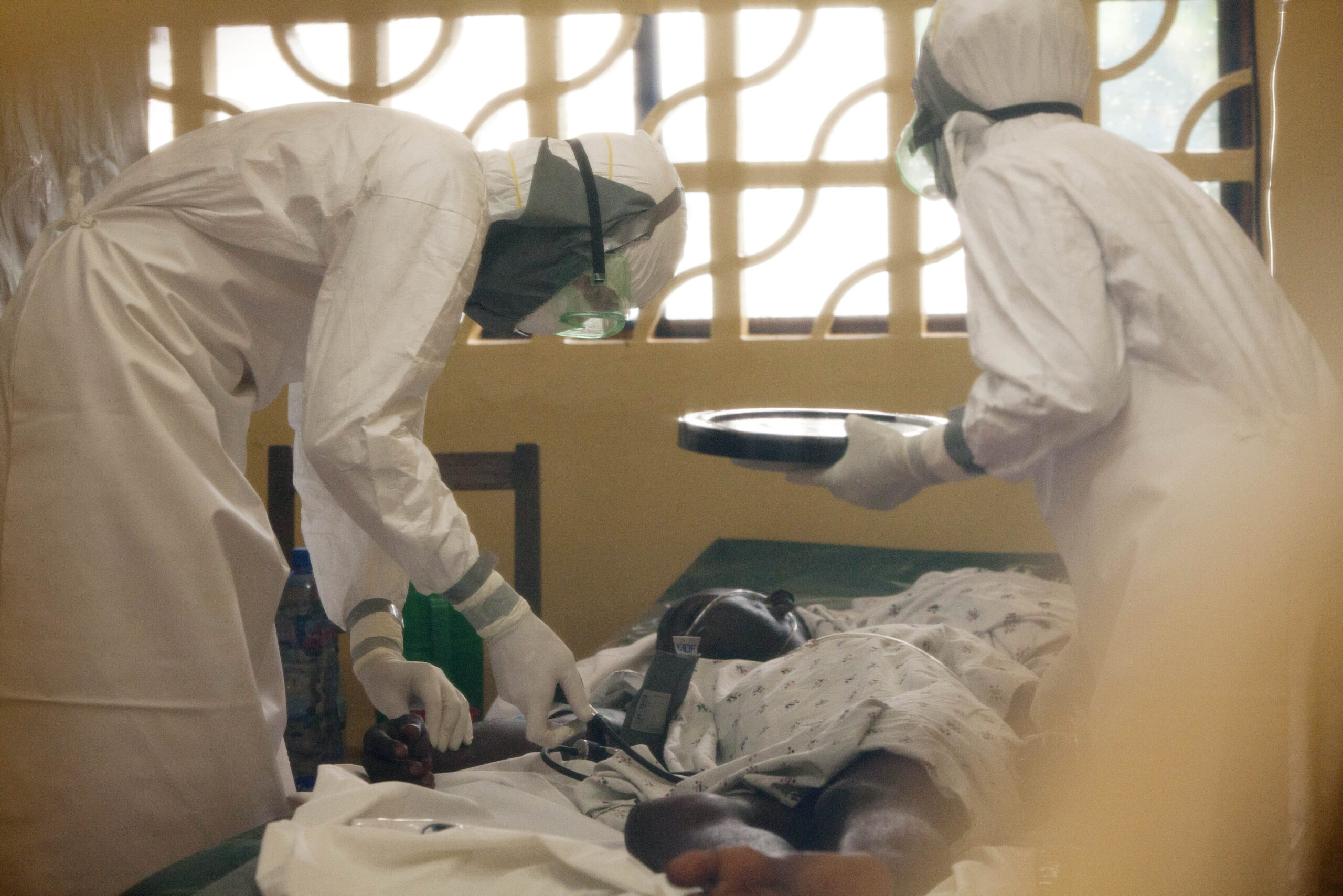 Ebola kills Liberian doctor, 2 Americans infected