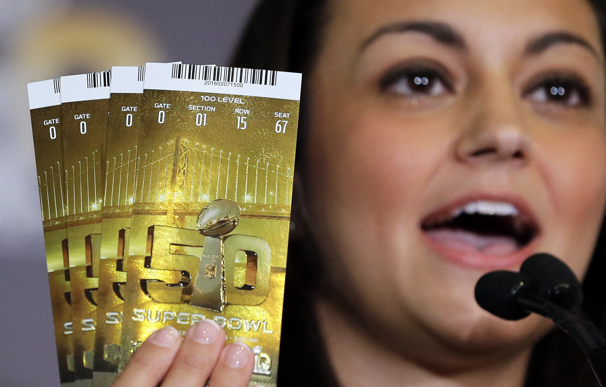 FBI agent accused of using influence to gain football tickets
