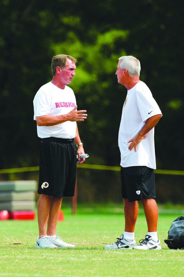 Alex Brandon/AP
Redskins special teams coach Danny Smith, left, will leave to take the same position with his hometown Steelers.