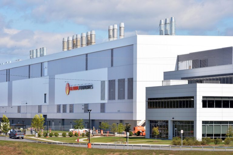 This Sept. 22, 2014 photo shows the Globalfoundries campus in Malta, N.Y. IBM on Monday, Oct. 20, 2014 said it will pay $1.5 billion to Globalfoundries in order to shed its costly chip division. (AP Photo/The Albany Times Union, John Carl D'Annibale)  TROY, SCHENECTADY; SARATOGA SPRINGS; ALBANY OUT