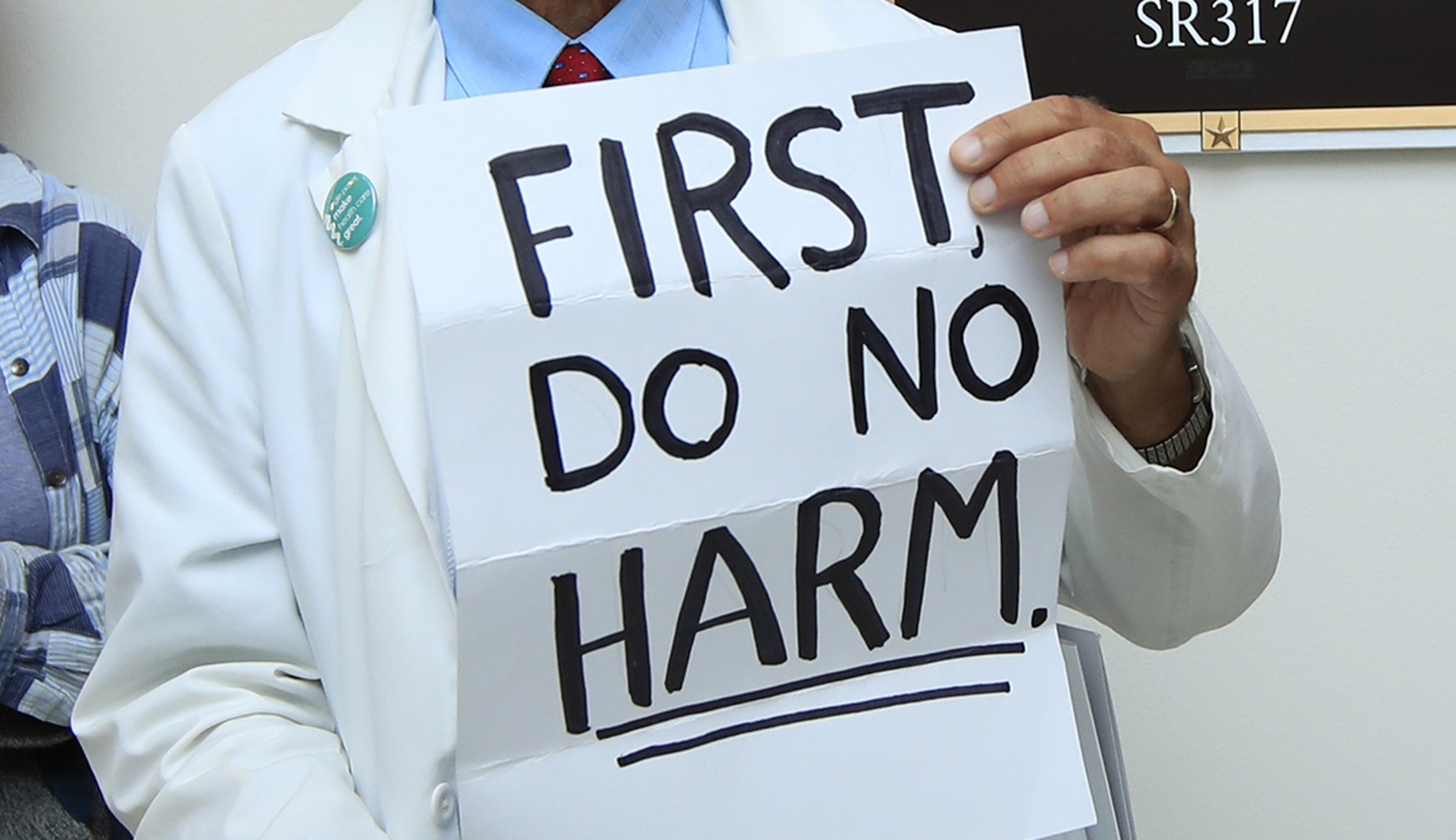 Shrinks toss aside medical ethics to protest Trump