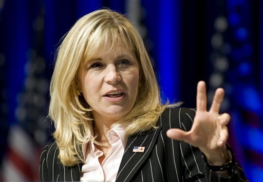 By challenging Mike Enzi, Liz Cheney embraces political risk her father avoided