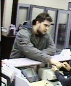 Robber sought in Fairfax Station hold-up