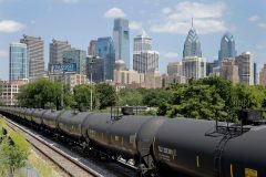 Oil industry asks Obama to tell railroads who’s boss
