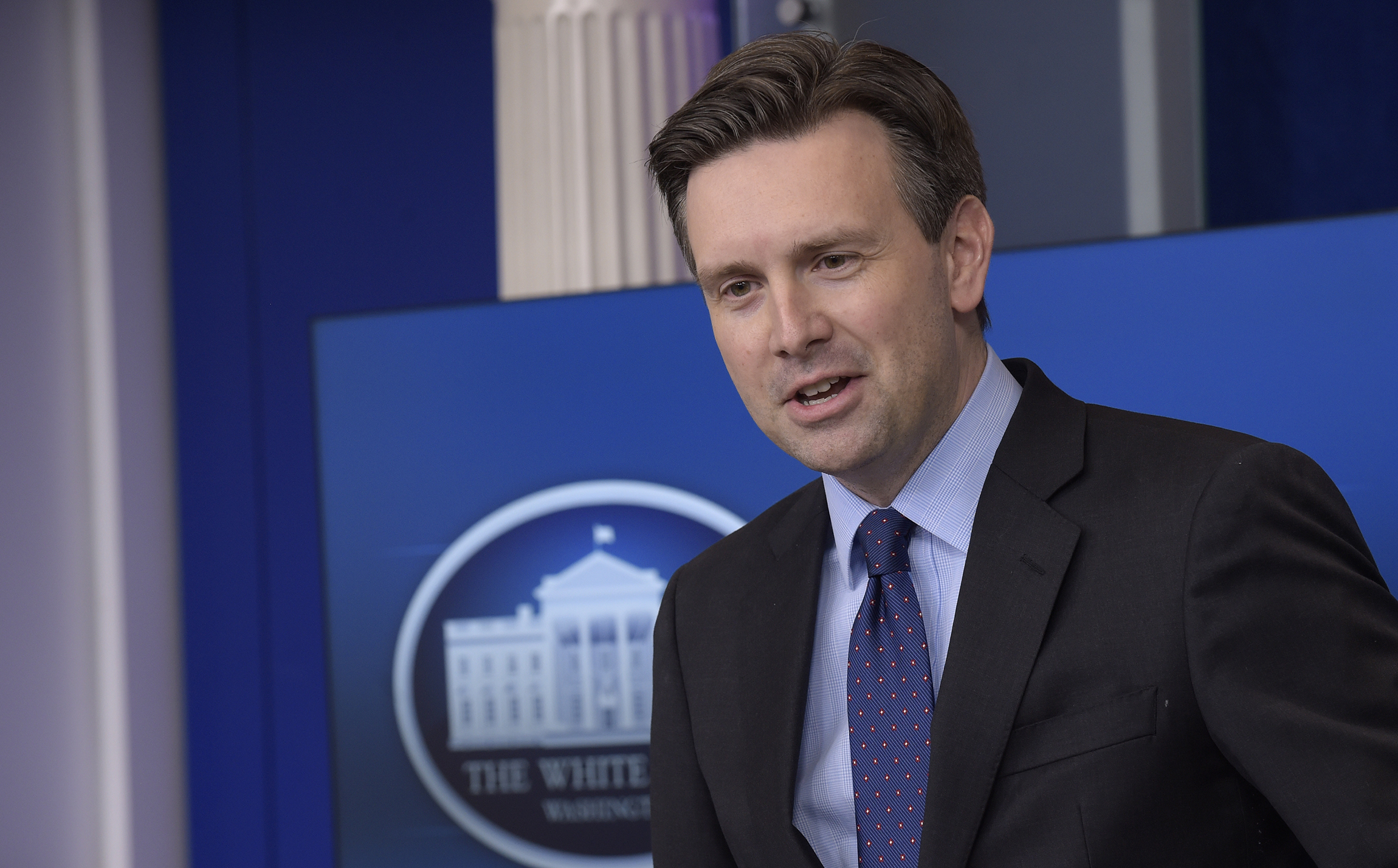 Earnest to press: Give Obama credit for being ‘transparent’