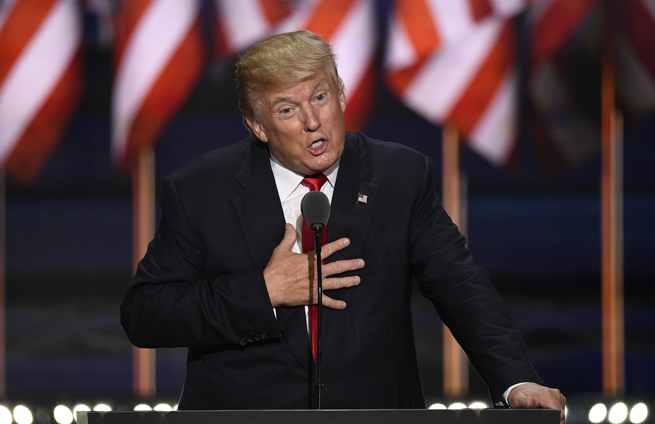 Trump brandishes wallet to push up July fundraising numbers