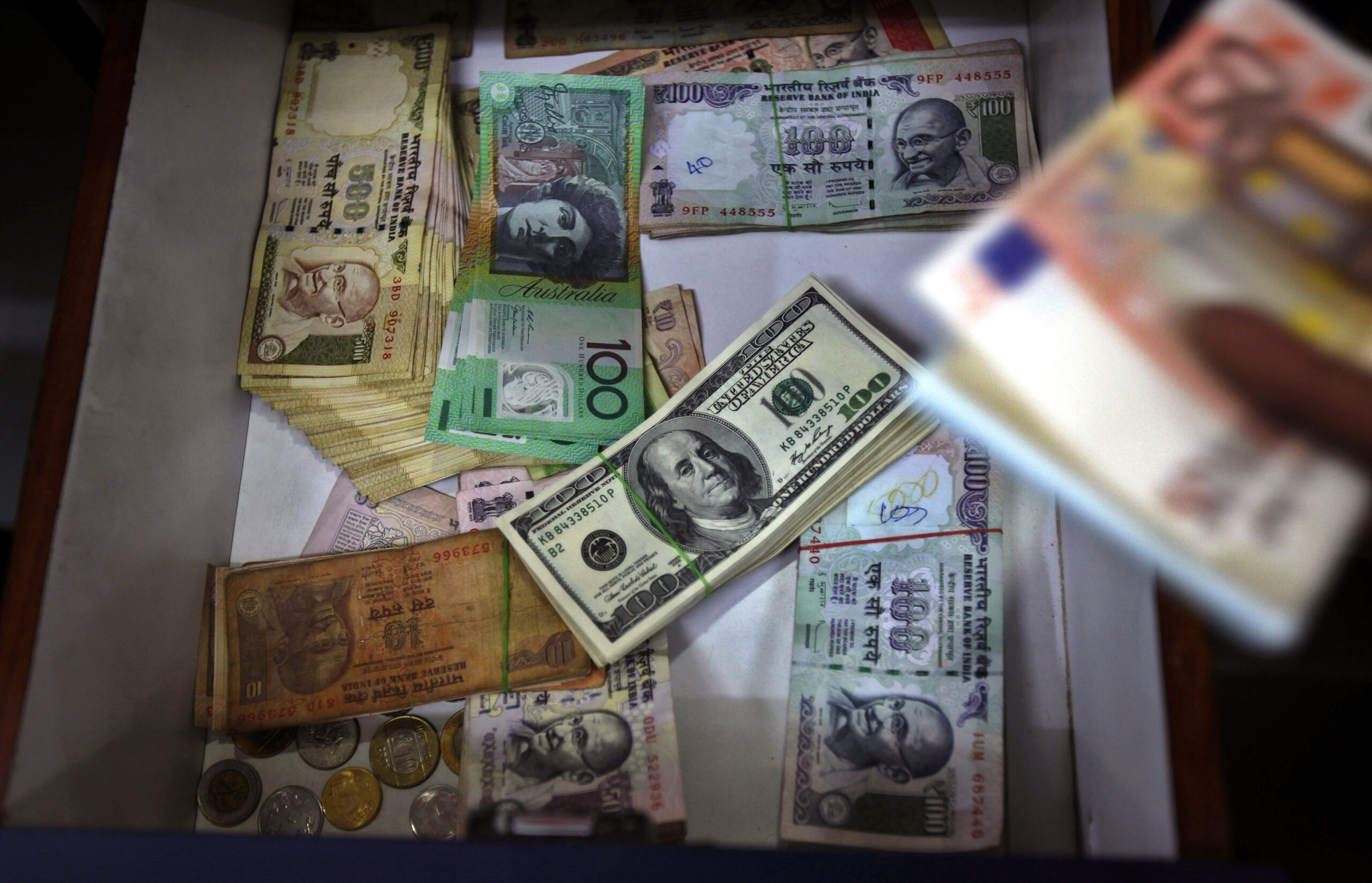 Foreign holdings of Treasury debt top $6 trillion