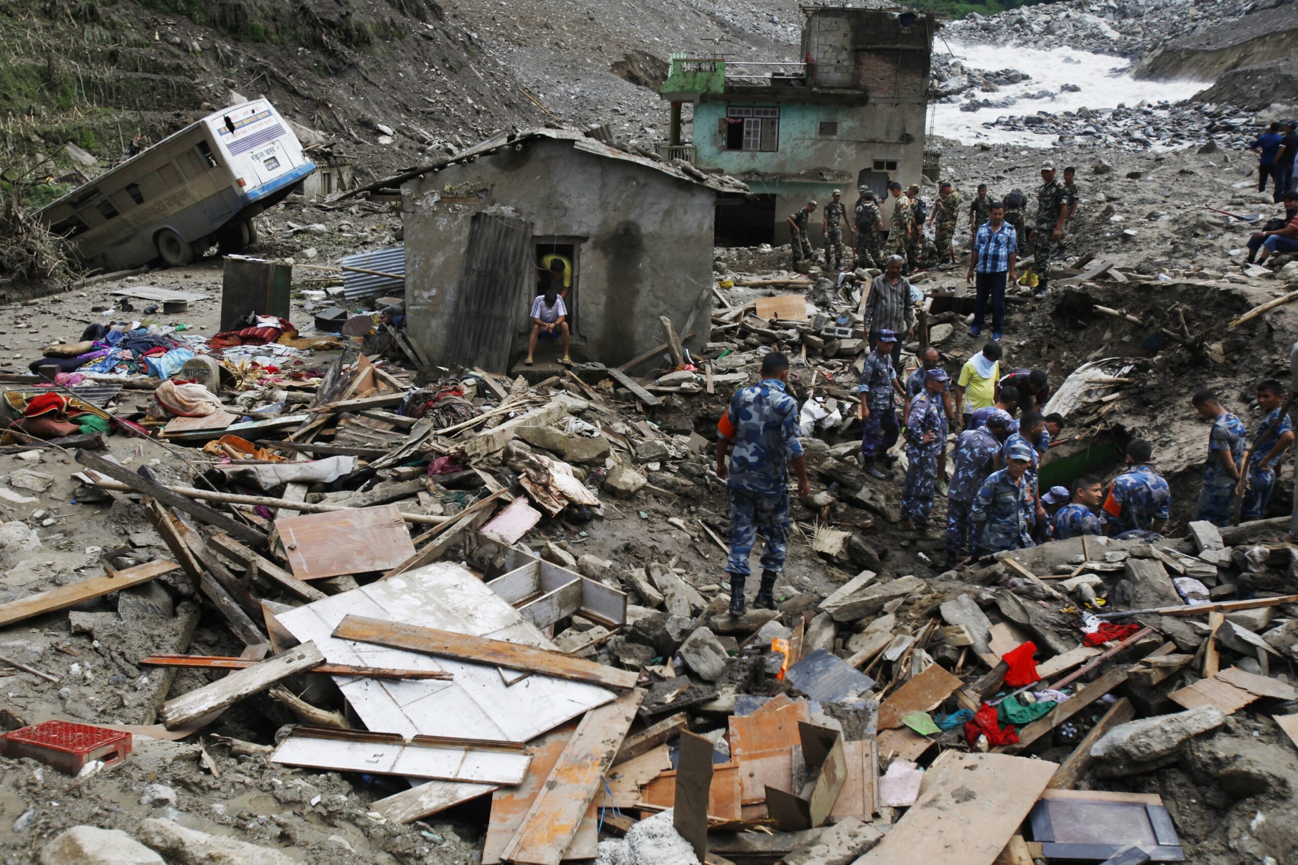 Nepal landslide raises fears of flooding in India