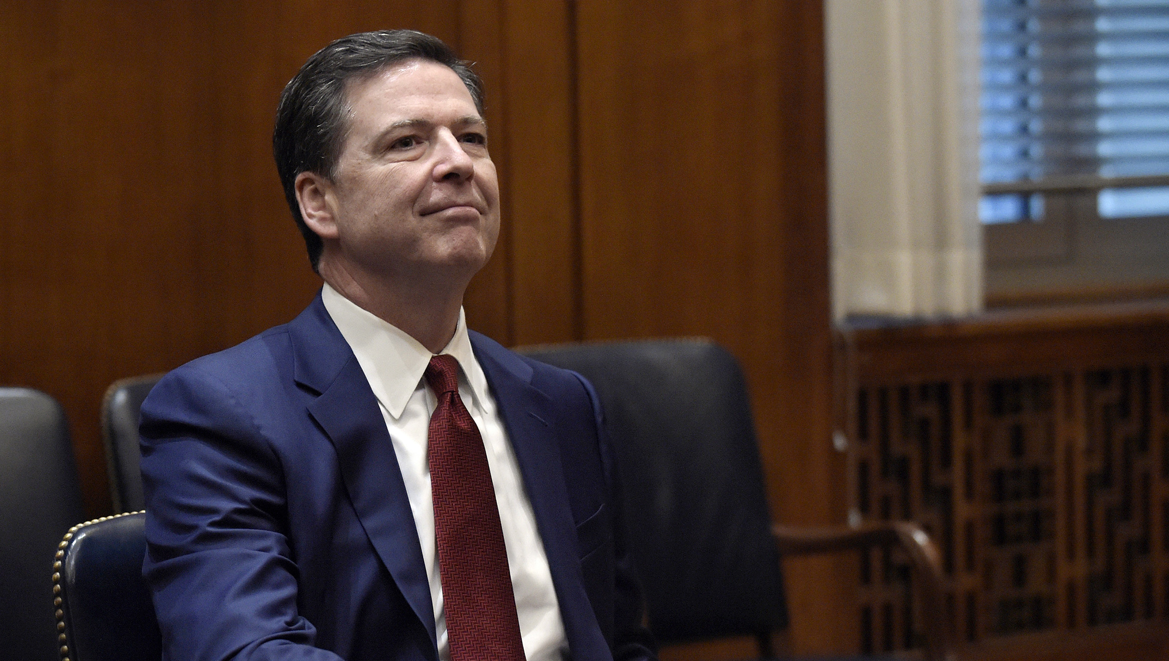 Comey hid among White House curtains to avoid Trump