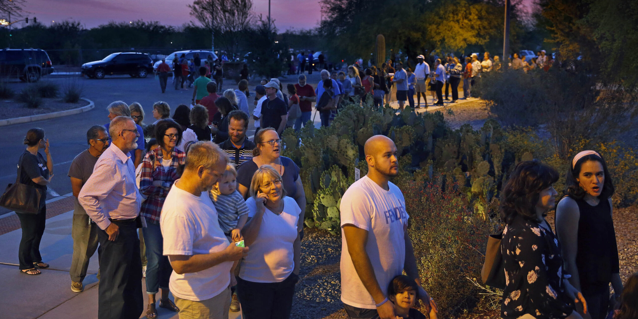 Report: Dems, Clinton campaign to sue Arizona over primary