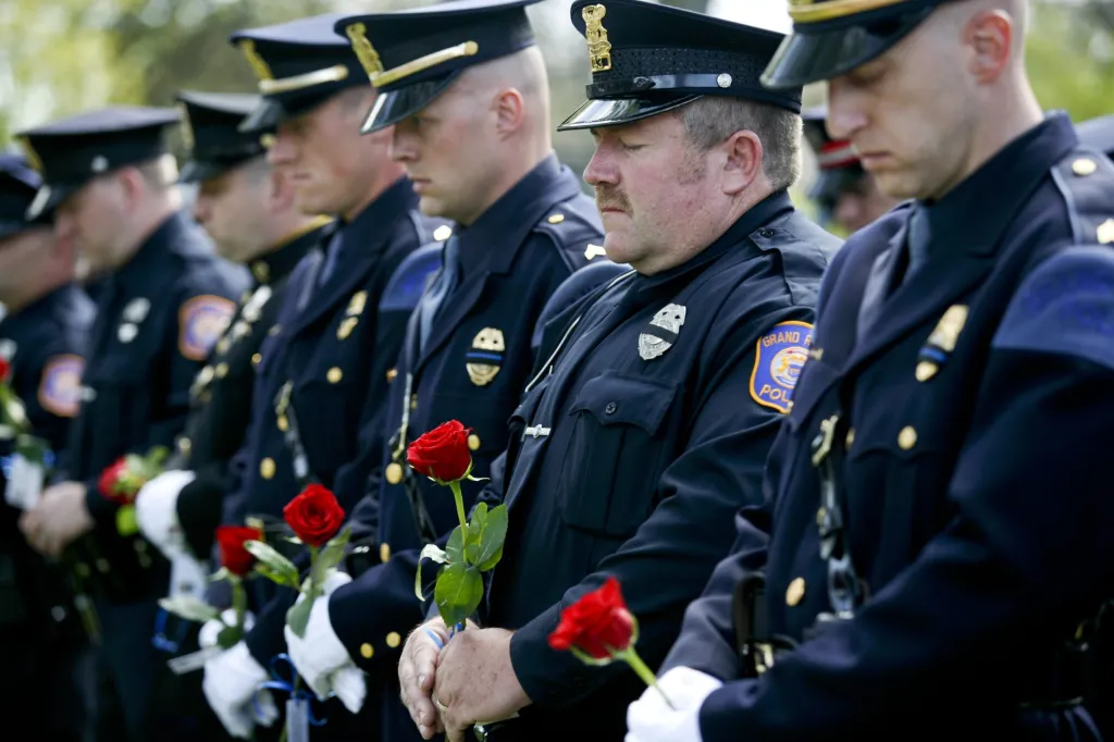 Police deaths spike 39% in 2017