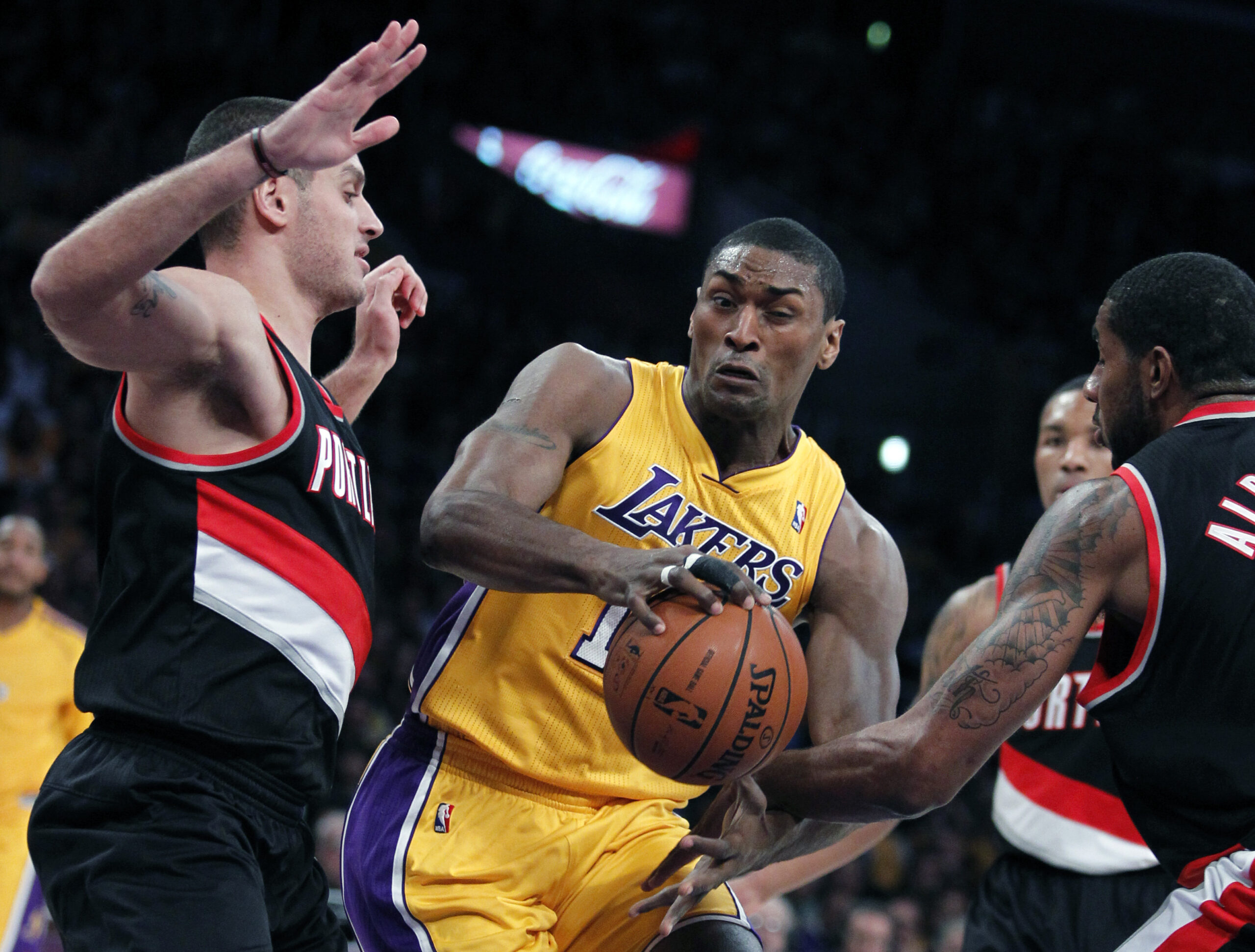 Surging Lakers rout Trail Blazers 104-87