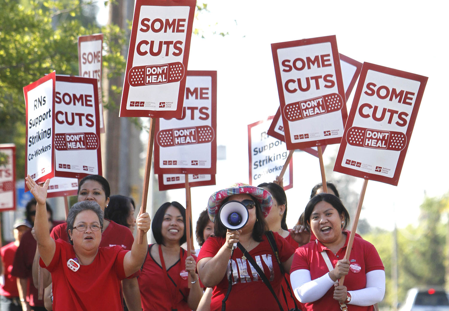 Nurses union buses in outsiders to overpower counter-protesters