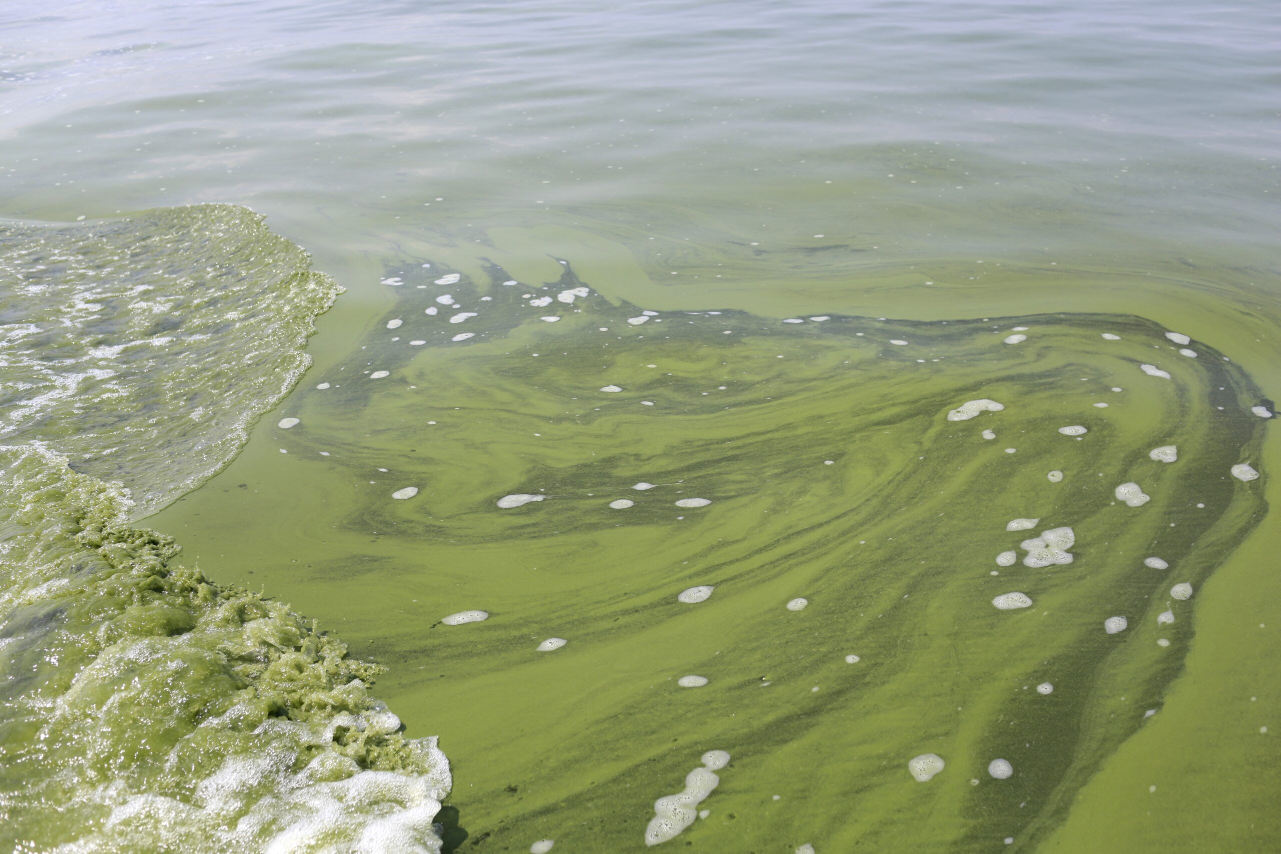 Ohio city to continue water ban after new tests