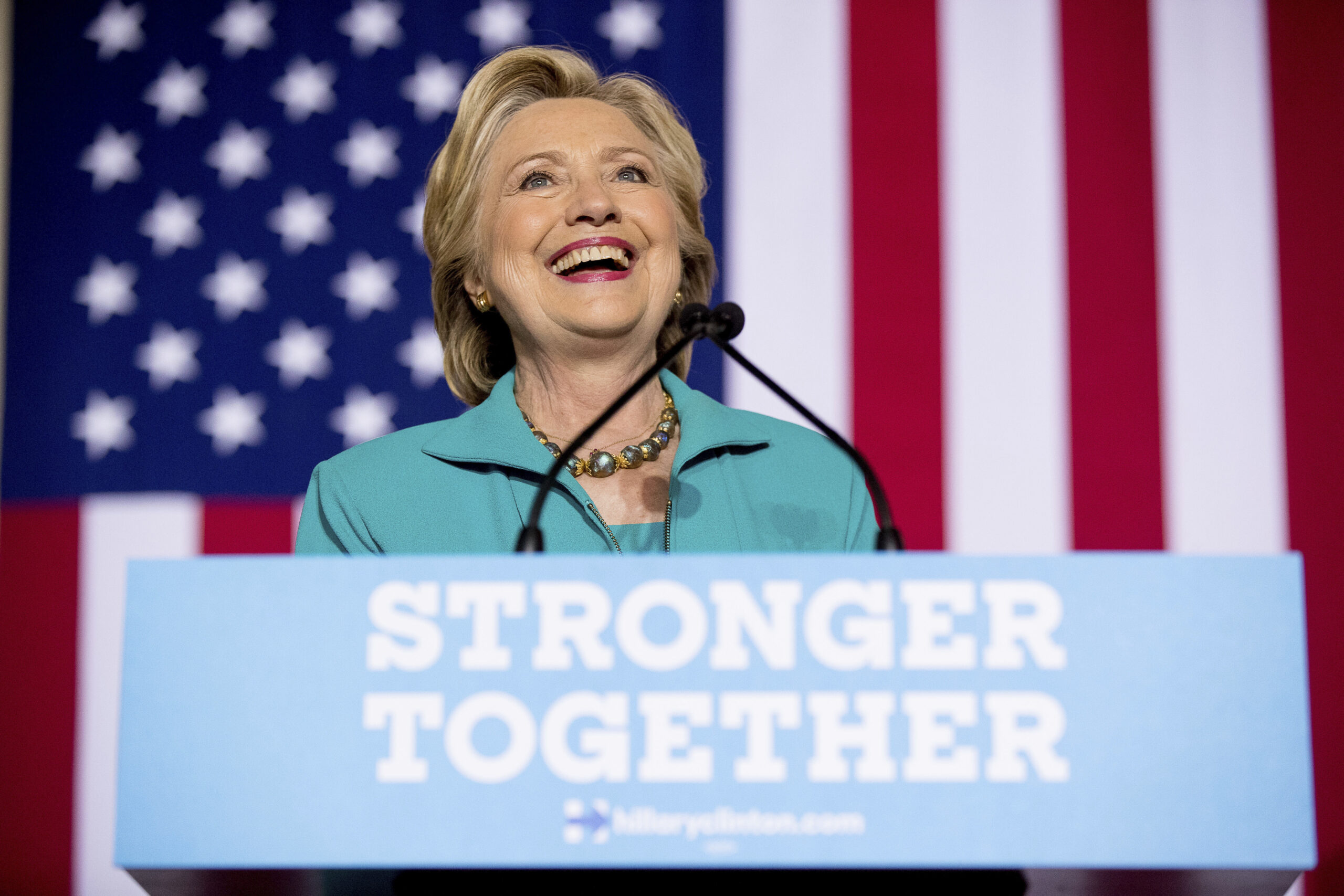 Entire Clinton campaign goes on offense against Comey