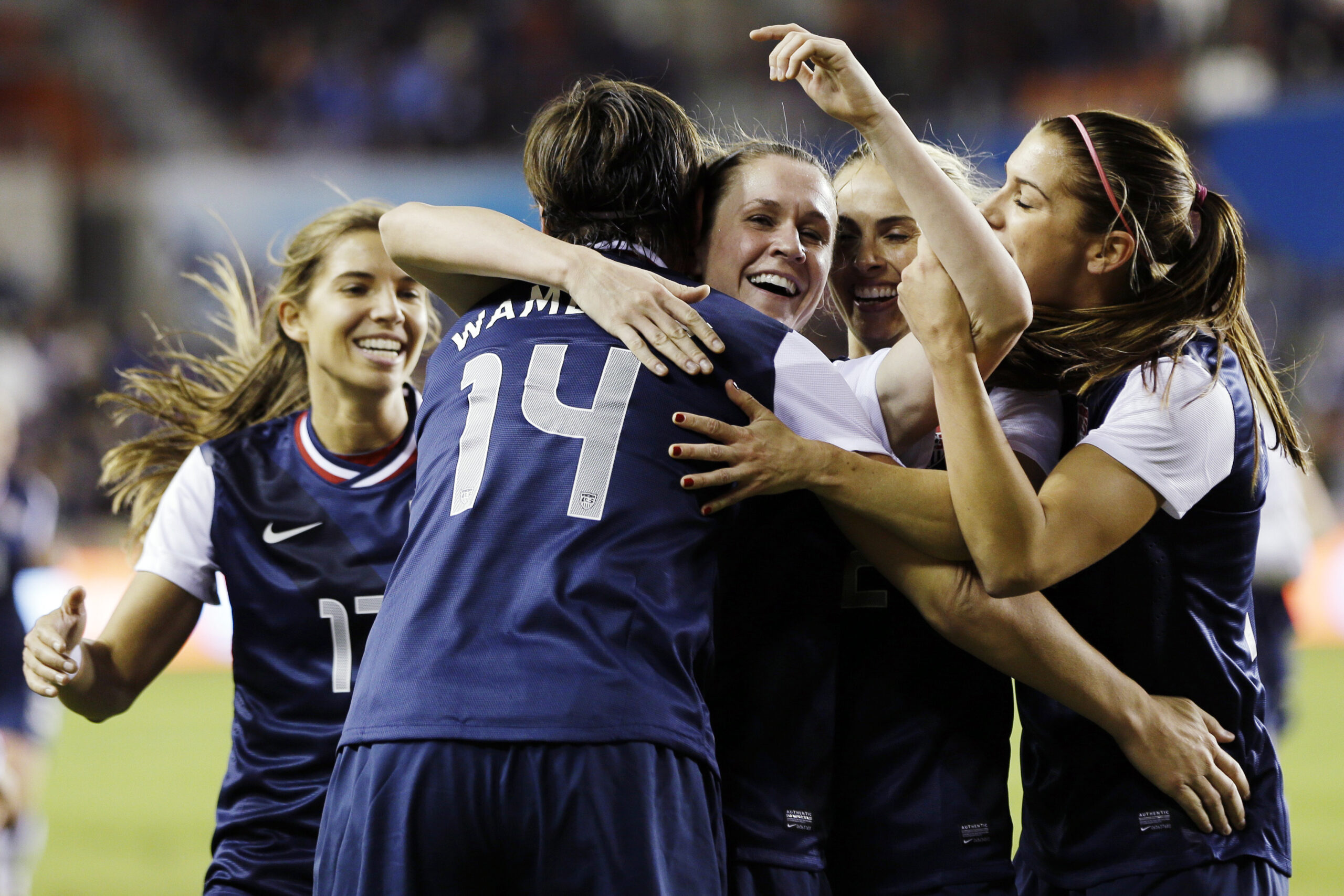 Abby Wambach helps US beat China 4-0