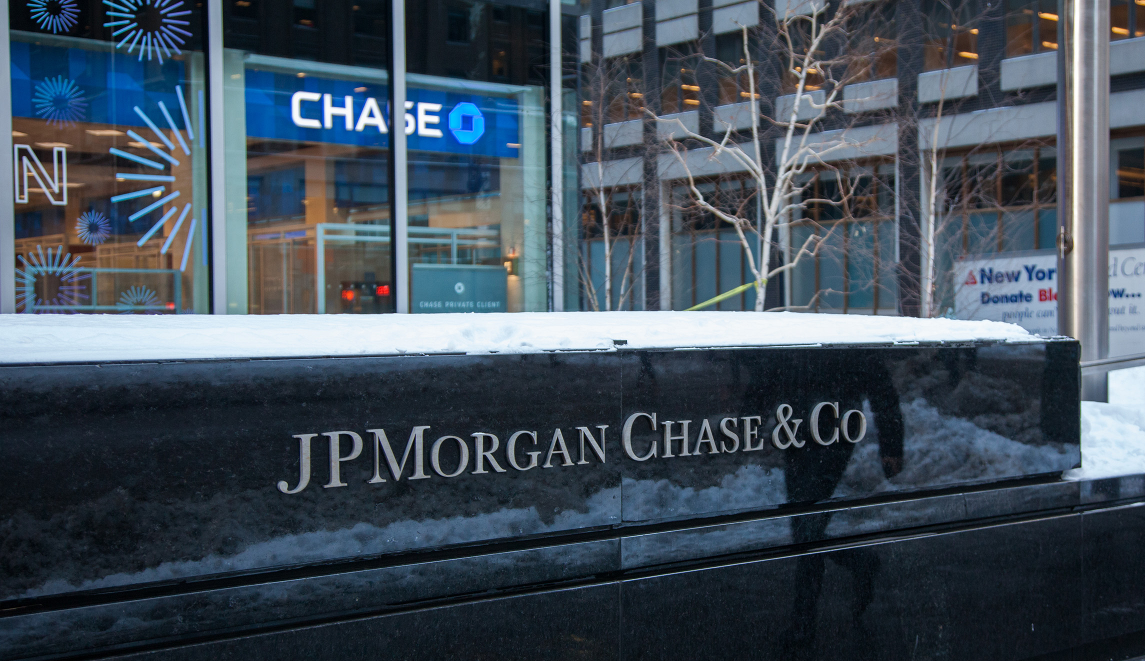 JPMorgan’s tax rate slides after $2.4 billion bite at year’s end