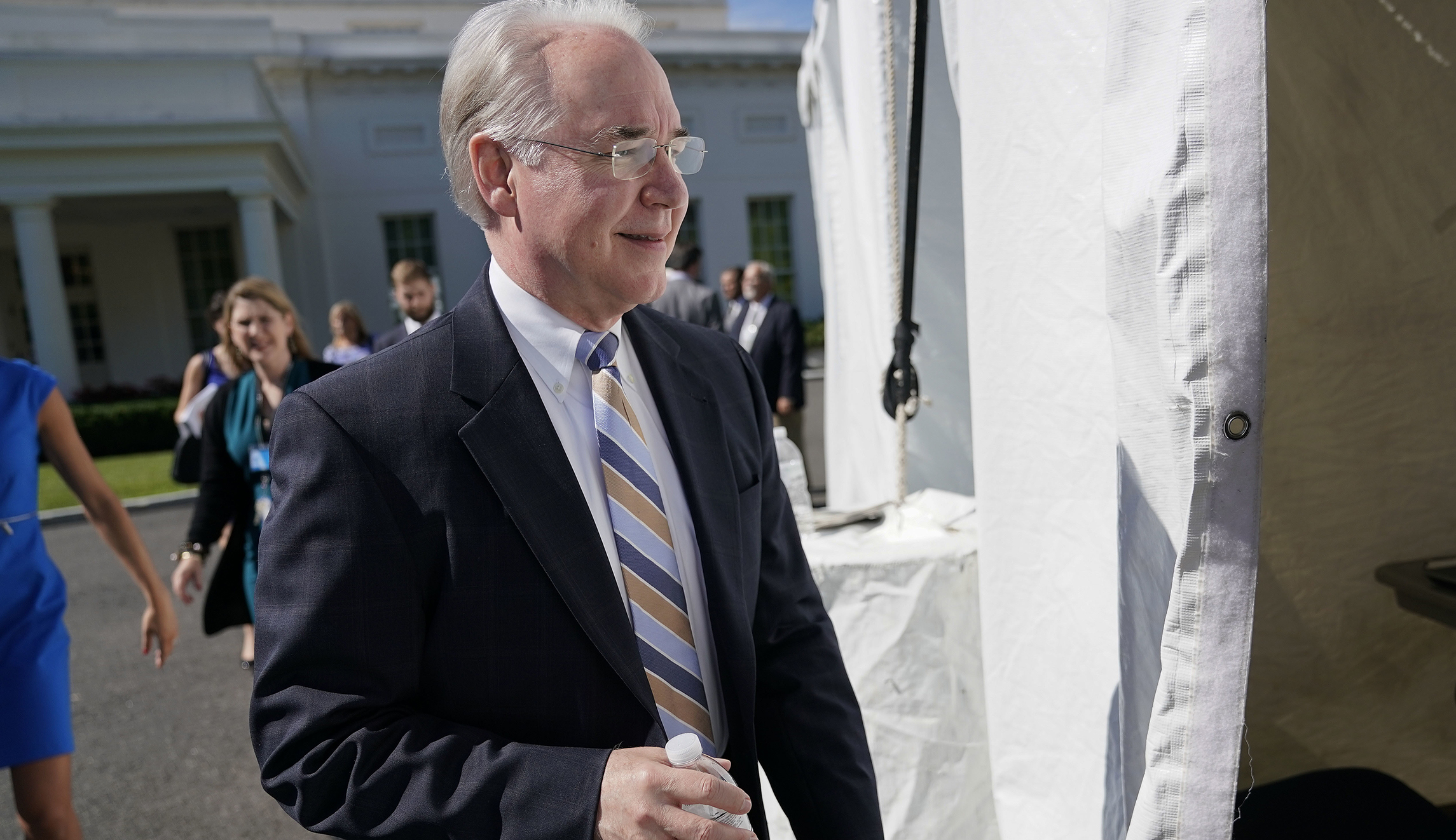 The Price is too high: Trump should force HHS secretary to fly in the middle-seat back in economy class