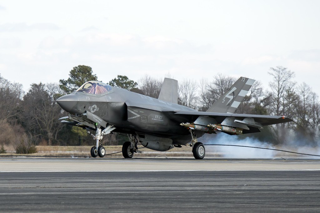 Defense hawks ask for Pentagon spending bill, not CR