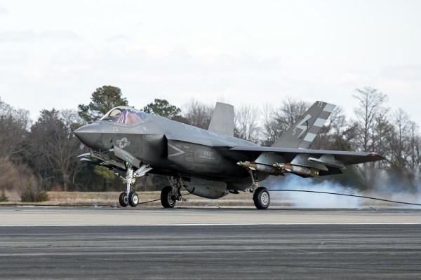 Defense hawks ask for Pentagon spending bill, not CR
