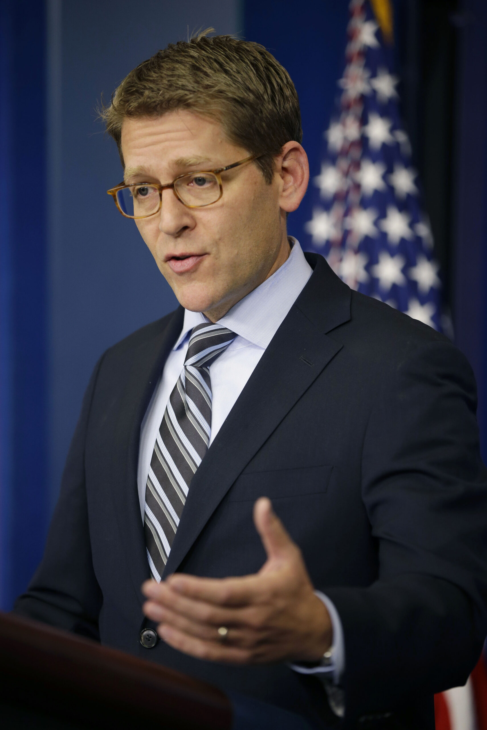 Obama warns Syria against using chemical weapons