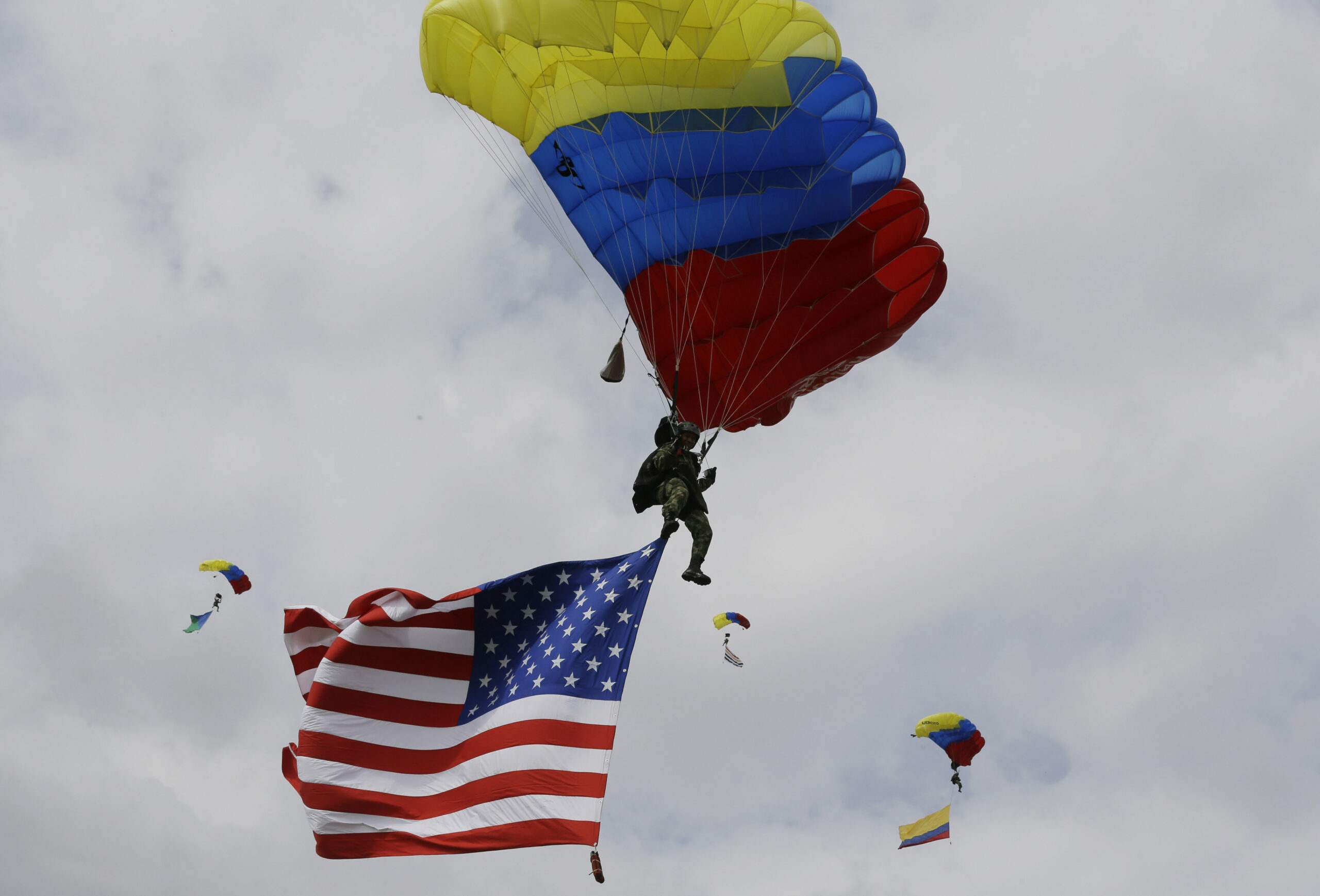 Hagel says Colombia to be valuable global trainer