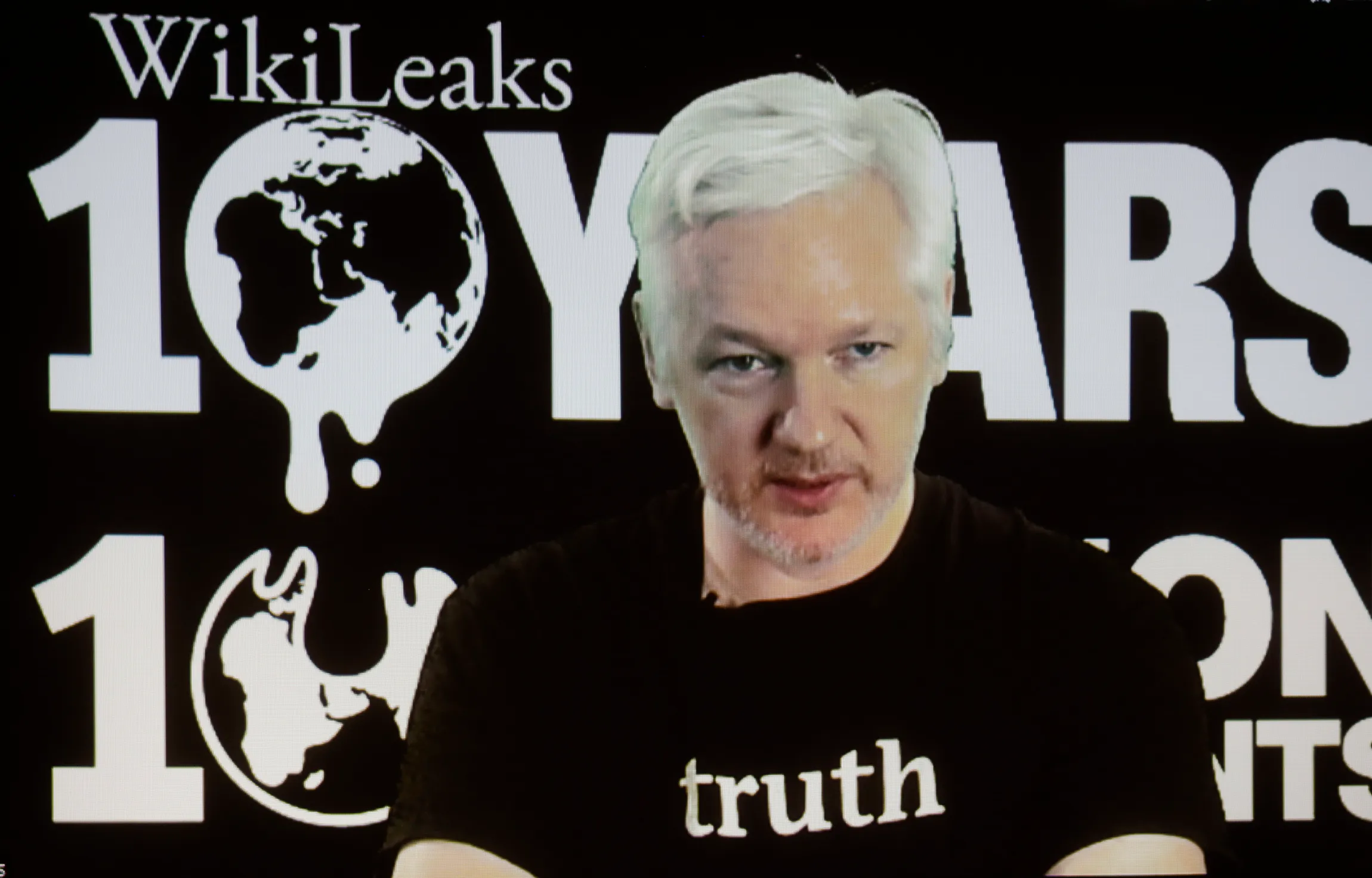 WikiLeaks founder: Obama trying to ‘delegitimize’ Trump presidency 