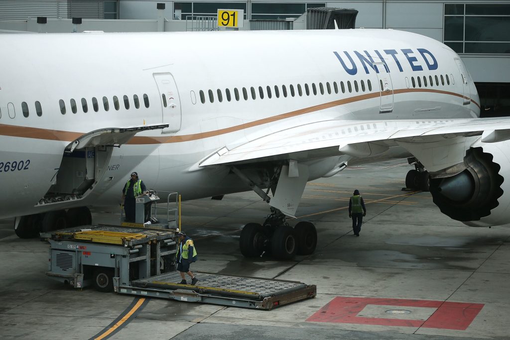 United Airlines grounds all flights