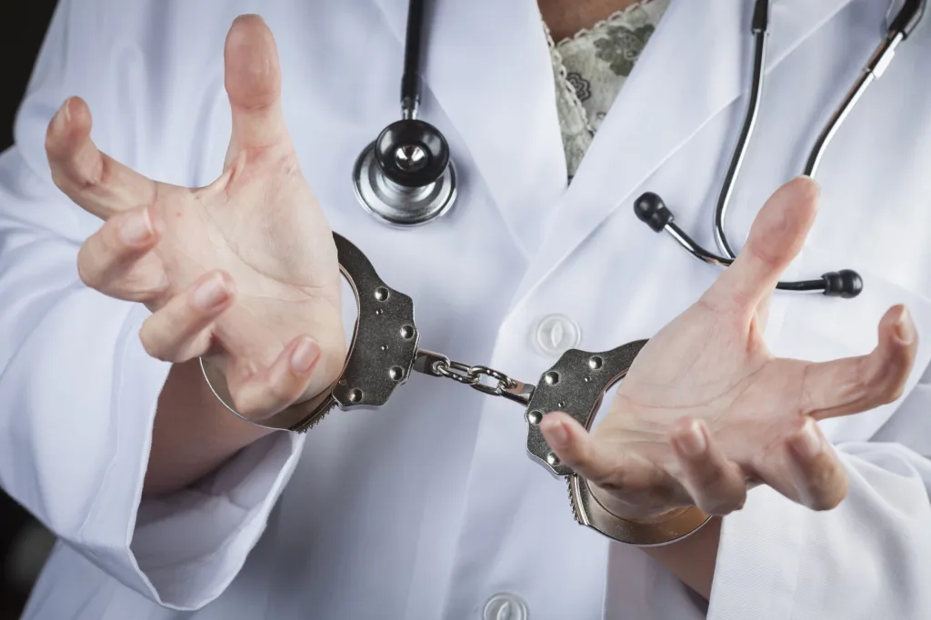 Florida eye doctor held without bail in fraud case