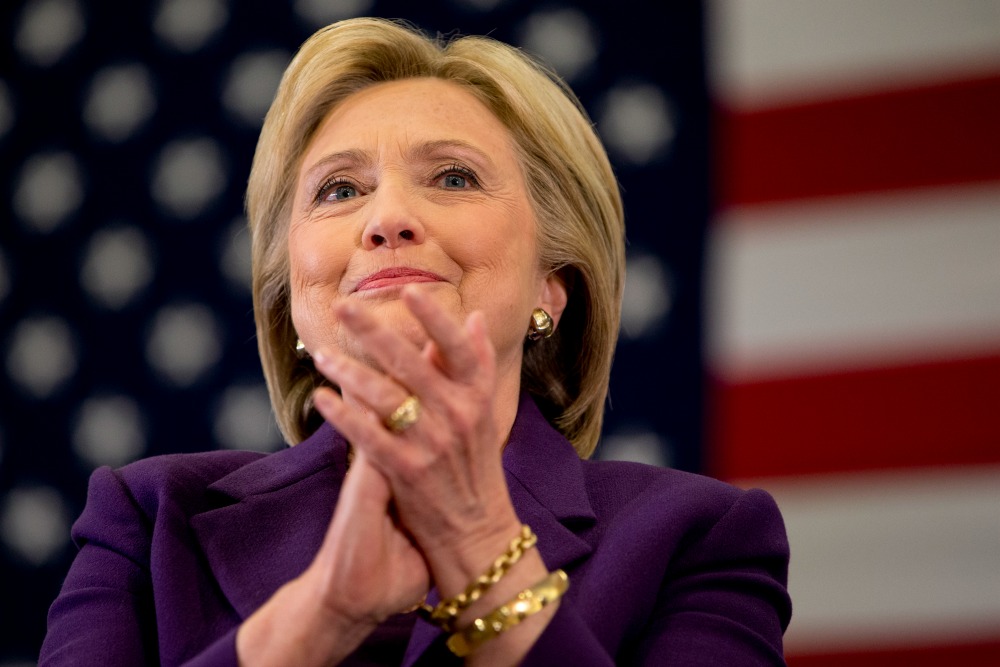 Poll: Clinton trouncing Trump in Iowa