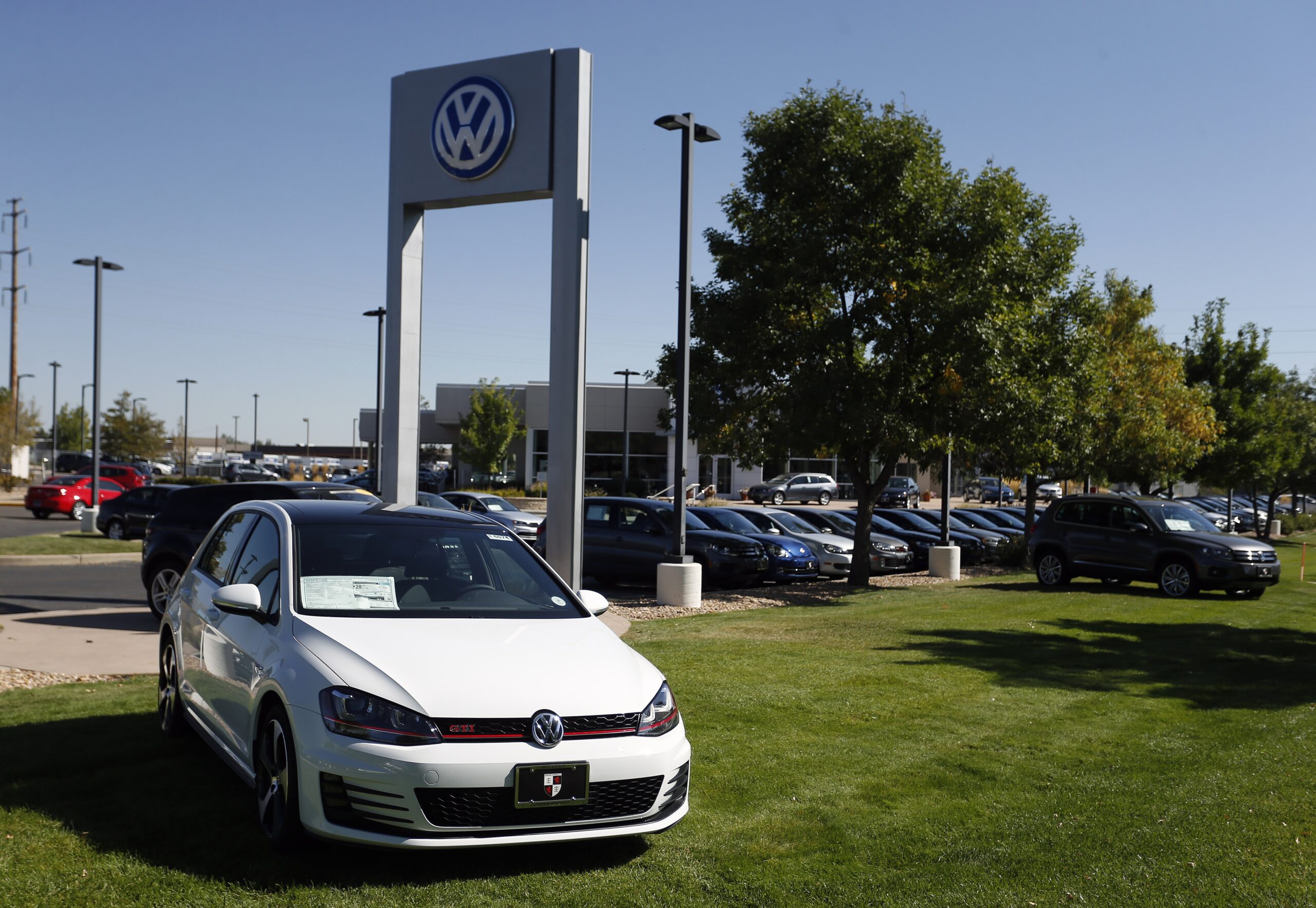 Congress turns up the heat on VW