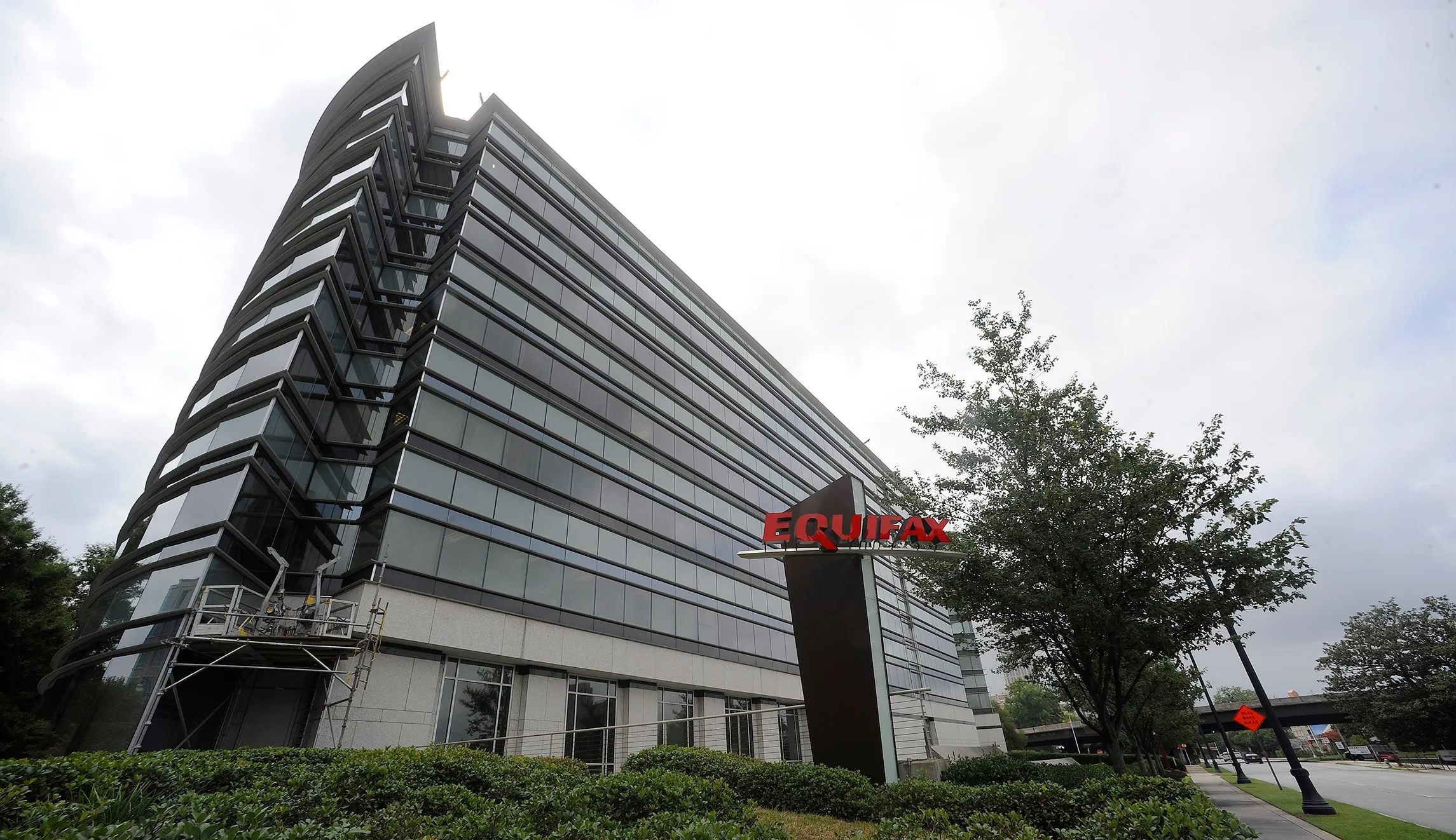 Senators ask Equifax how it will help servicemembers hit by data breach