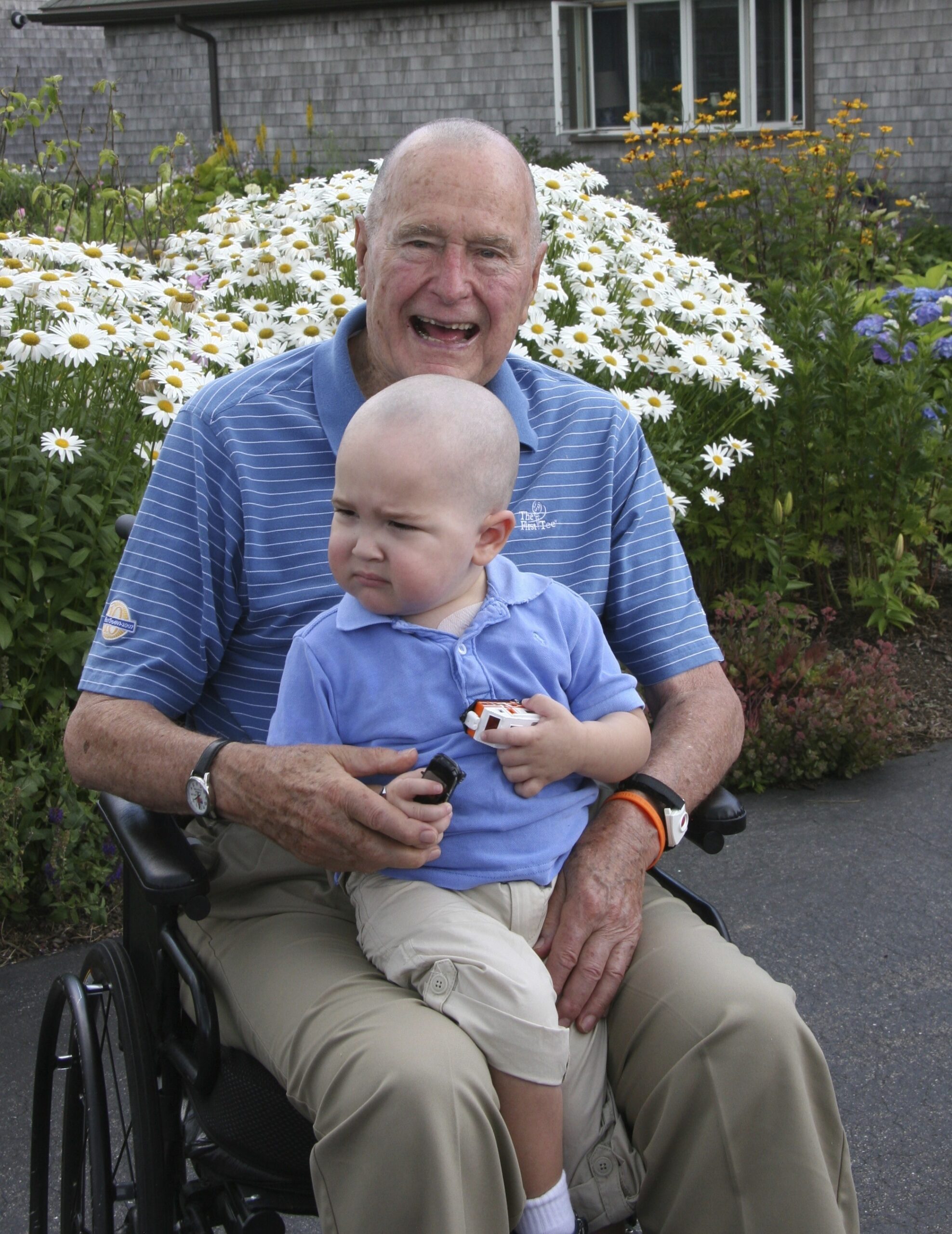 Bush ’41’ shaves head to support Secret Service agent’s sick son