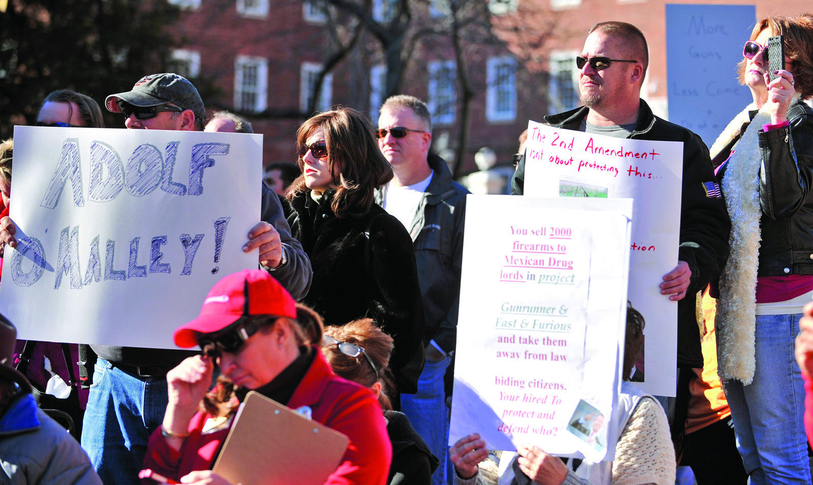 Thousands rally against stricter gun control in US