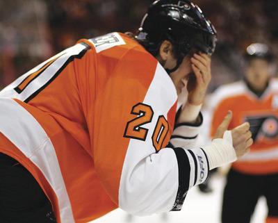 Tom Mihalek/AP
Chris Pronger remains out of the Flyers'lineup with both a knee injury that required surgery and concussion symptoms.