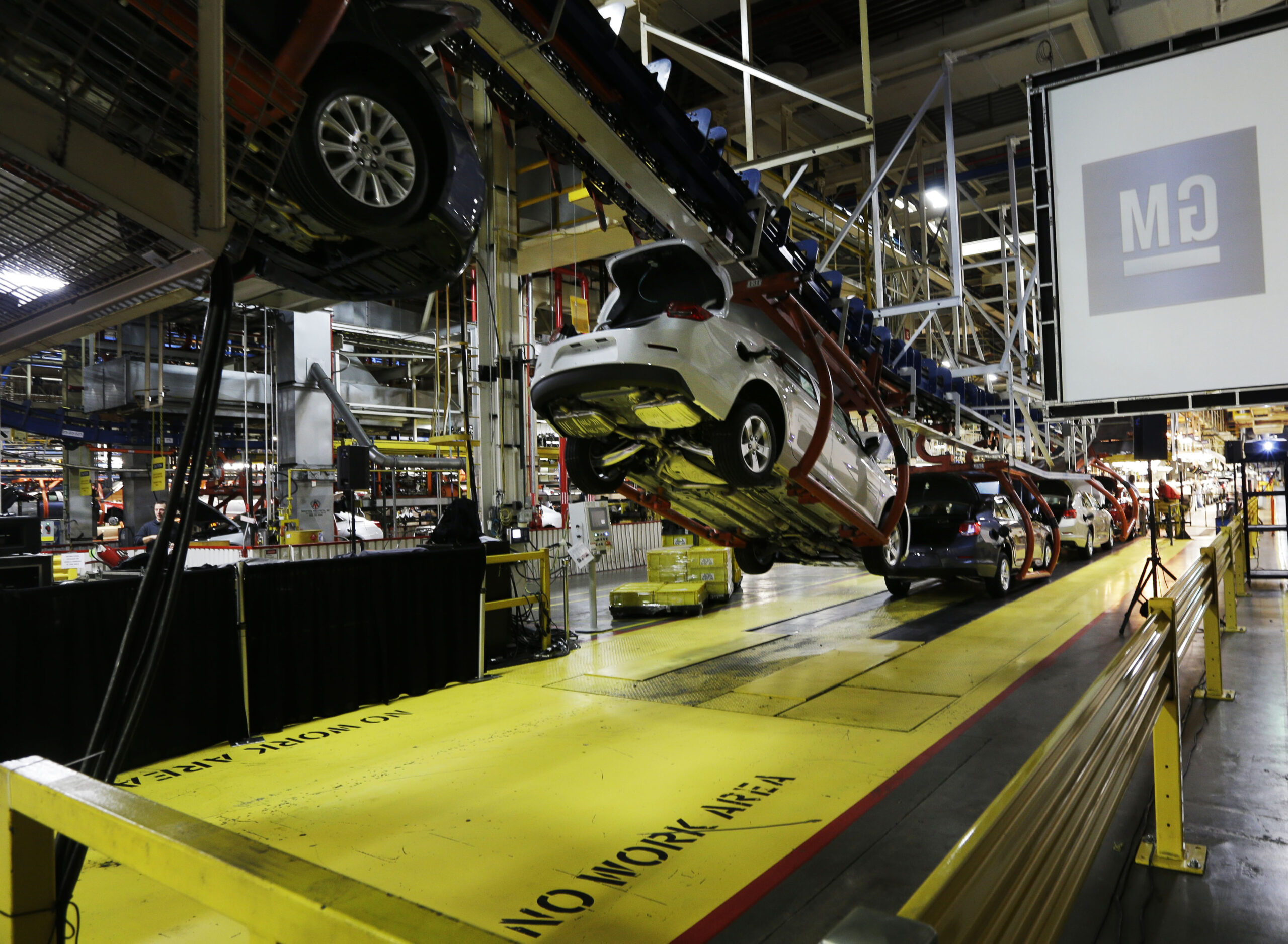 US factory output rises solid 0.6 percent in November