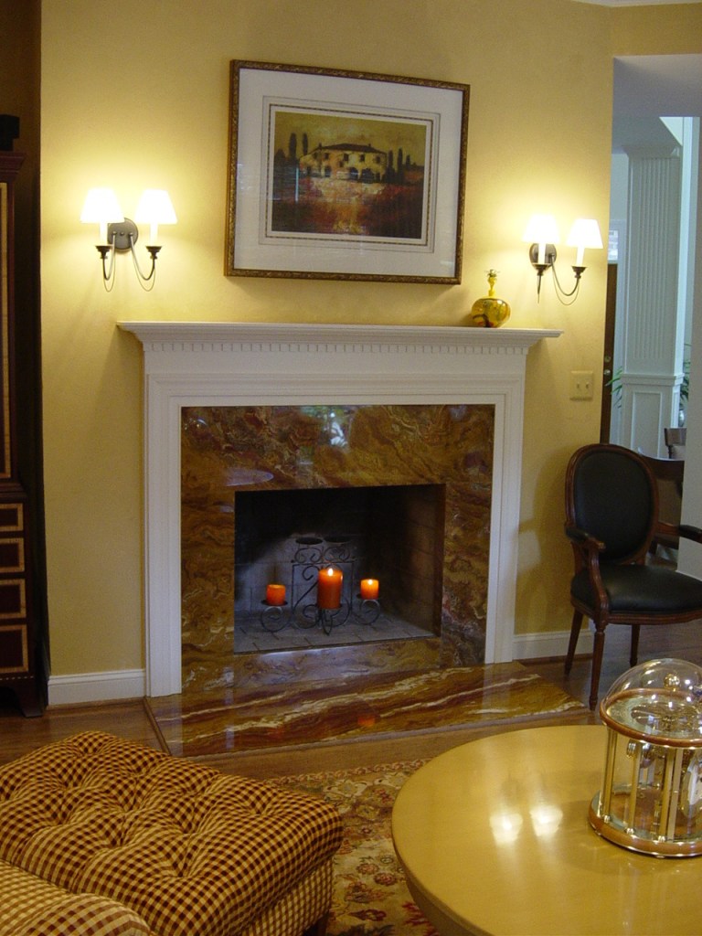 Designer Dana Tydings used onyx on this fire surround.