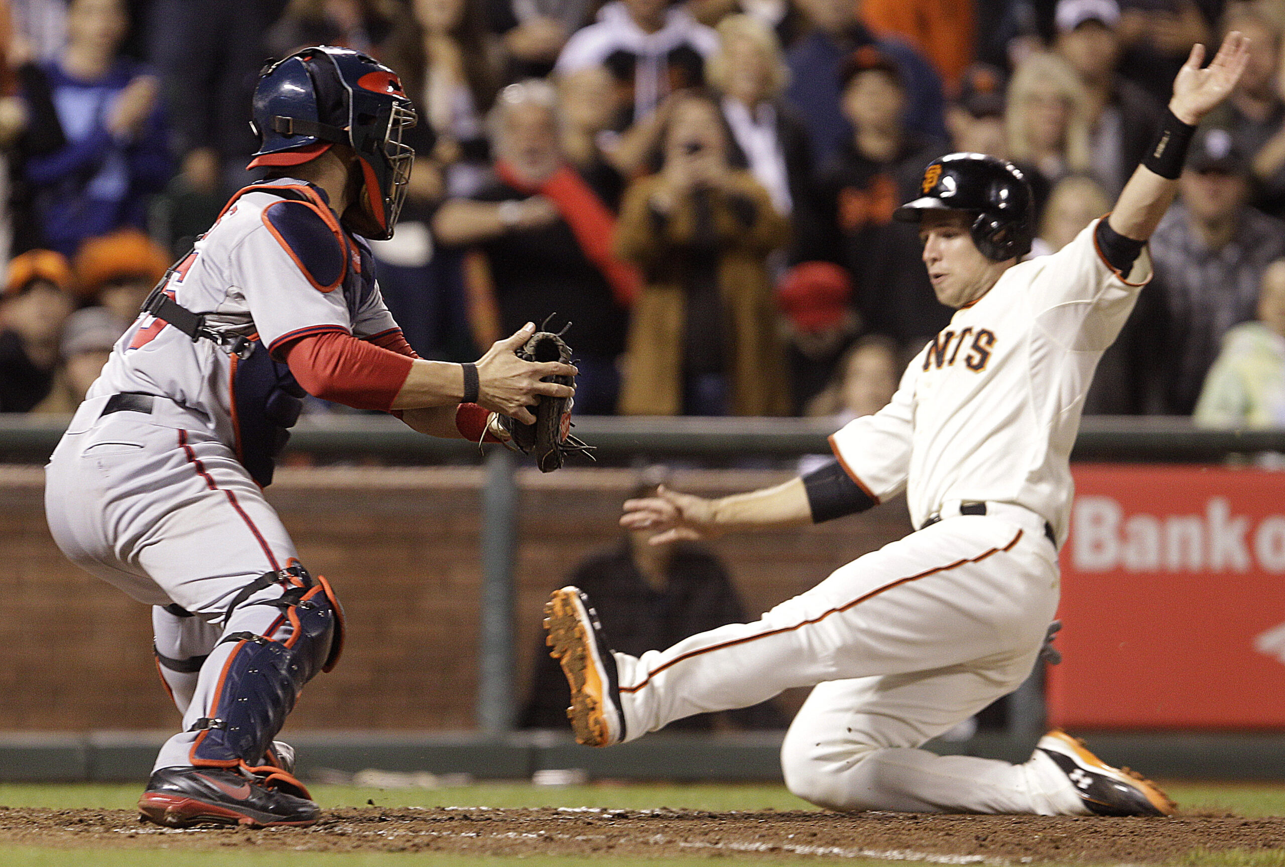 Bumgarner lead Giants win over Nationals.