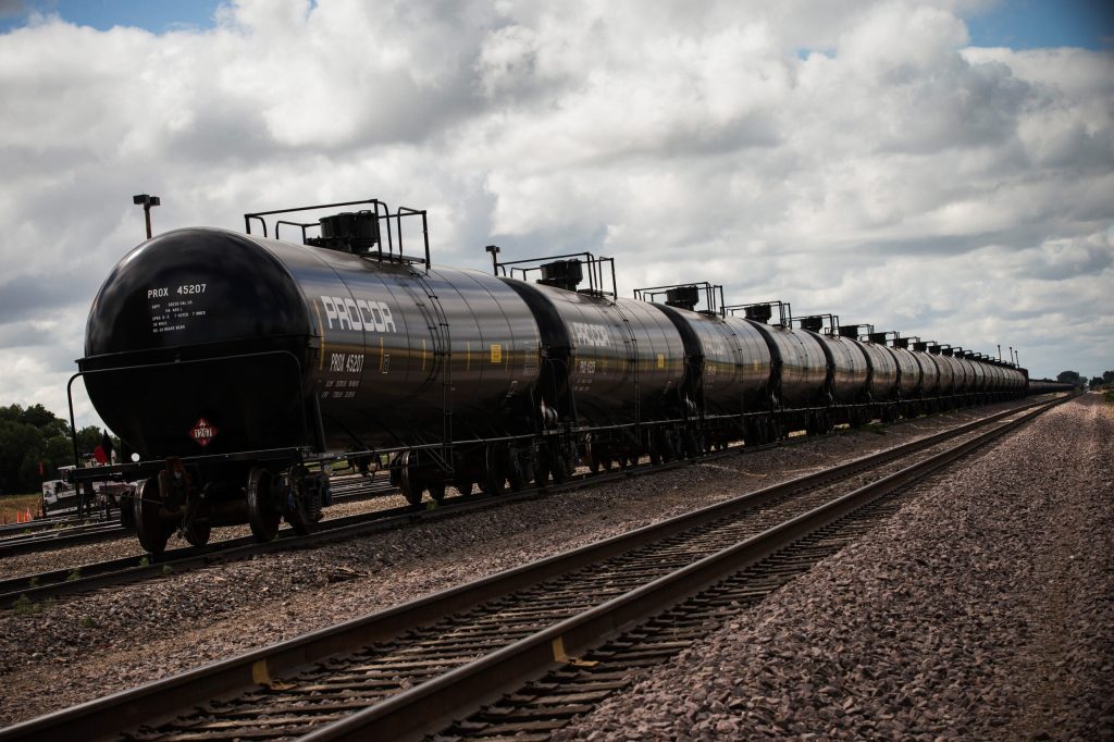 North Dakota hits record oil output as prices drop