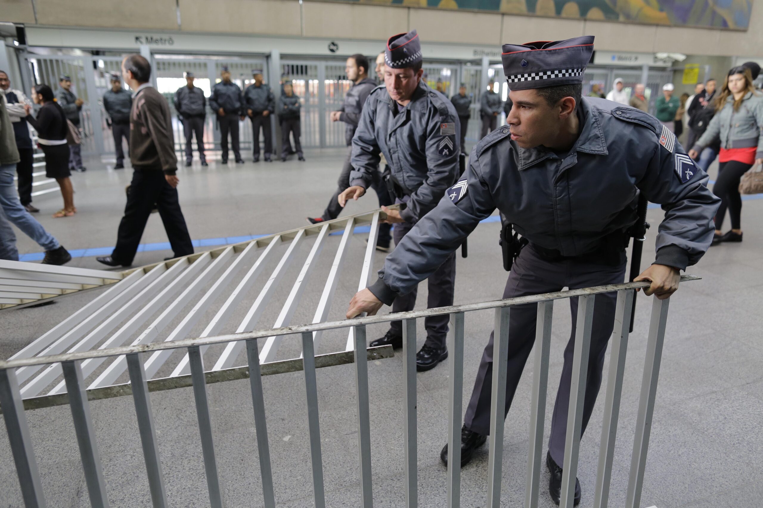 Brazil subway workers strike enters 3rd day