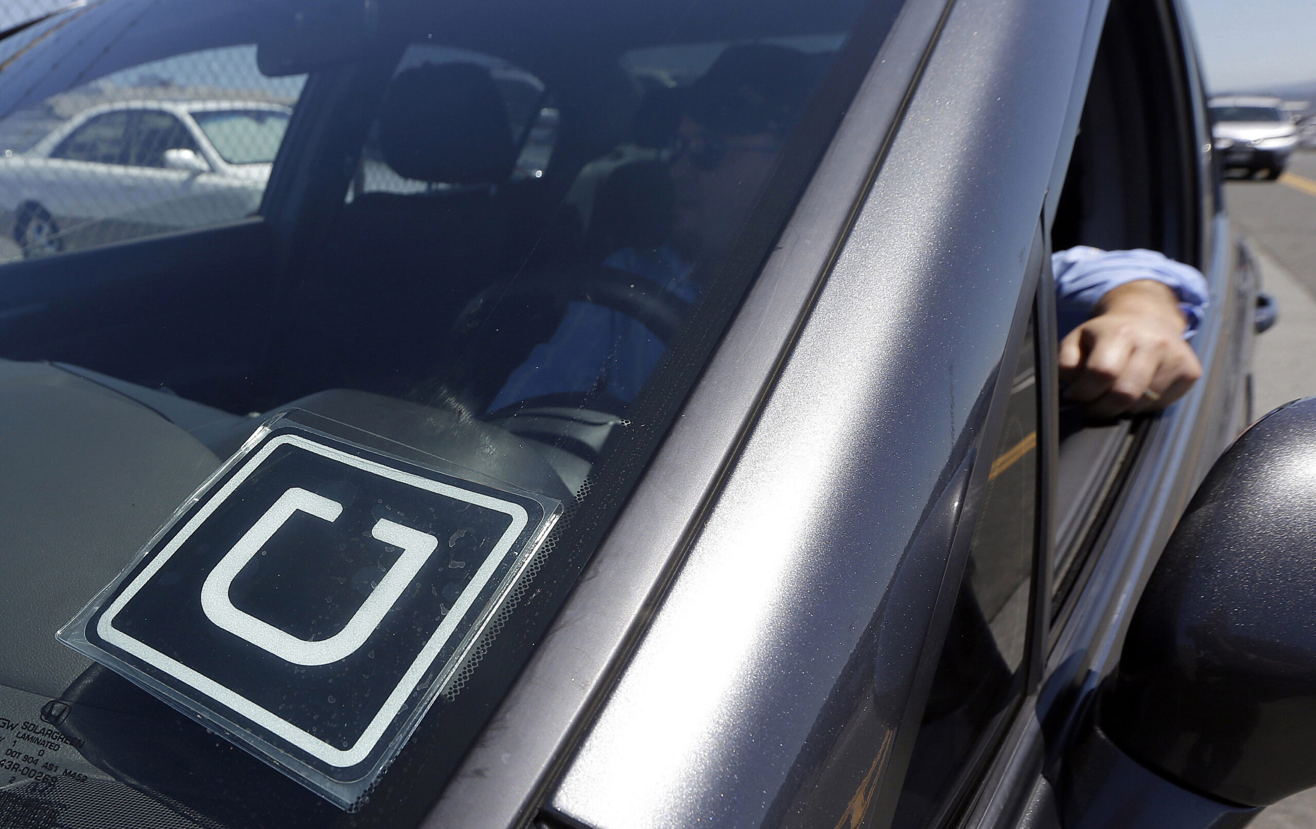 Congress pushes feds to use Uber, Lyft