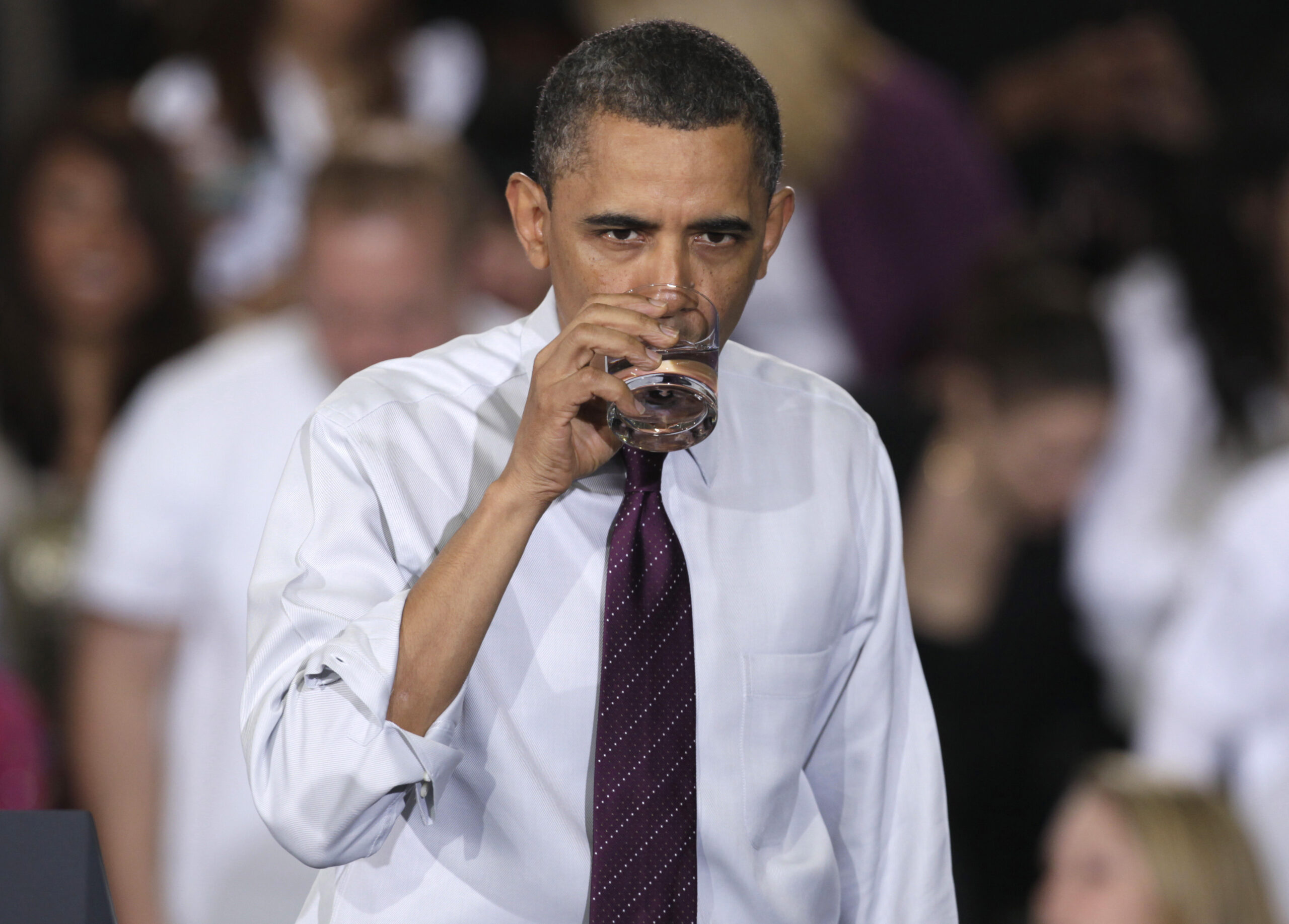 Obama sips tea, not coffee