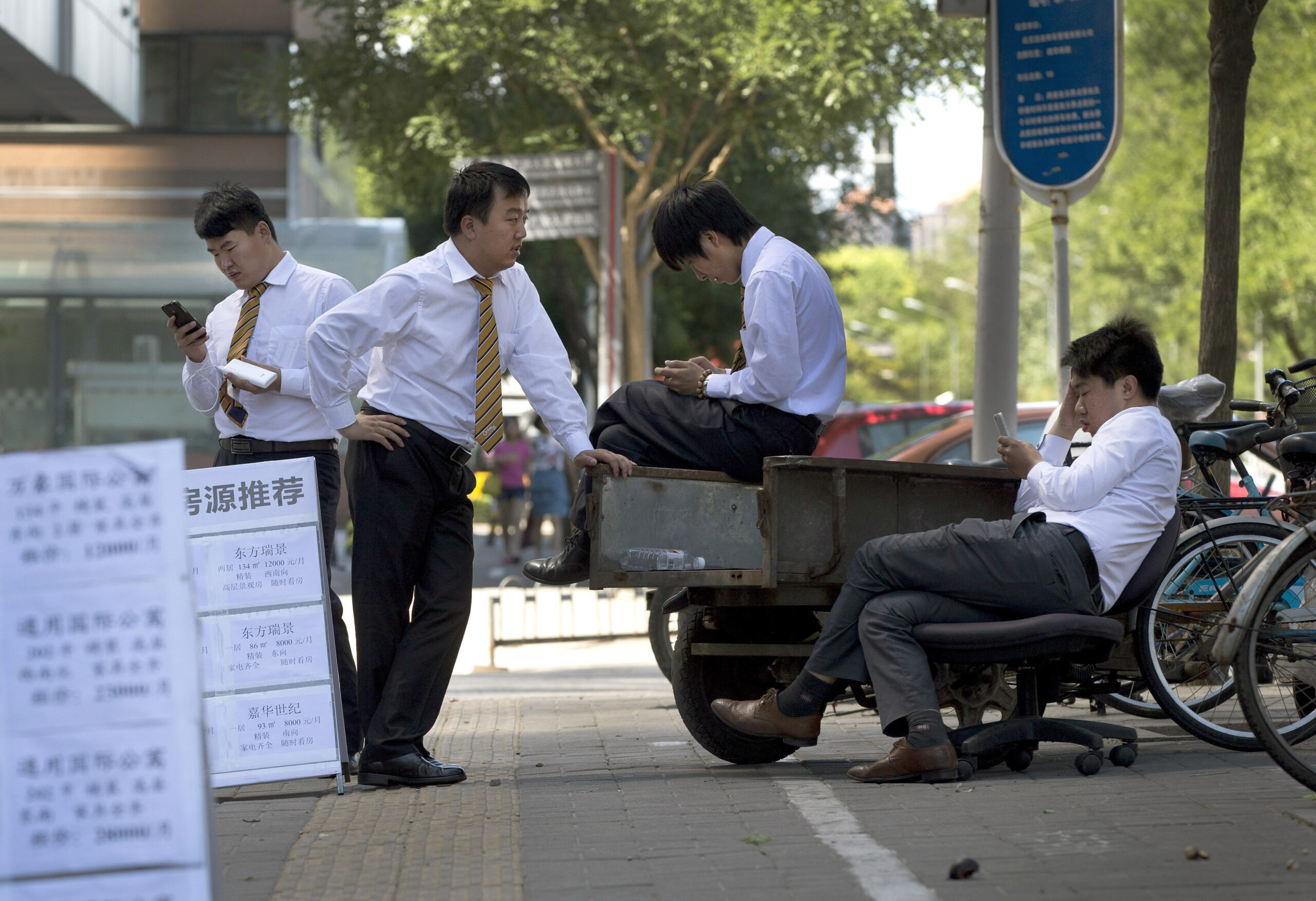China housing slump sparks fears for economy