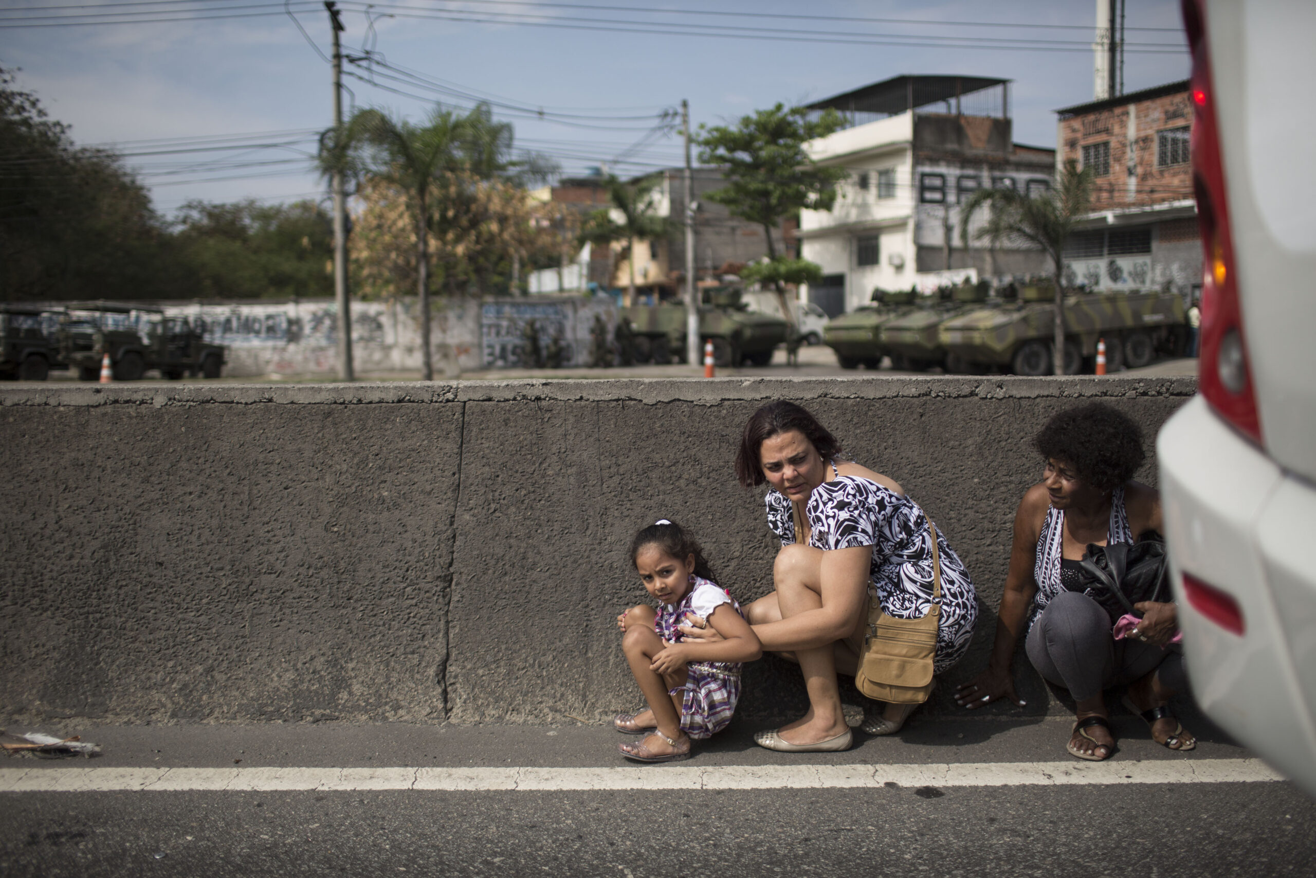 Soldiers, drug gang battle in Rio de Janeiro slum