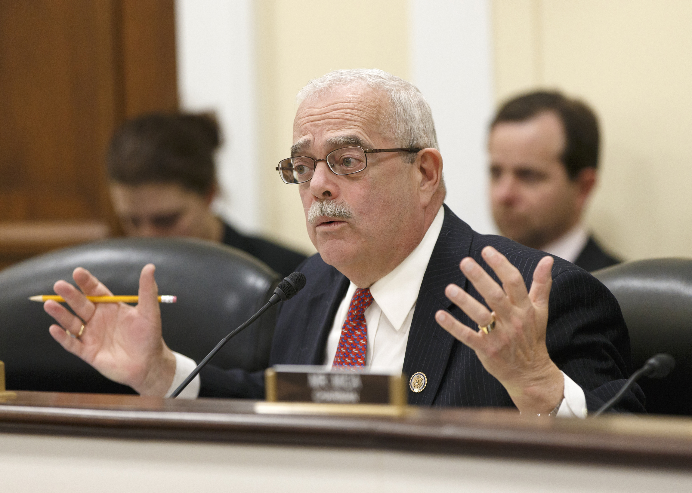 Dems want 5.3 percent hike for federal workers