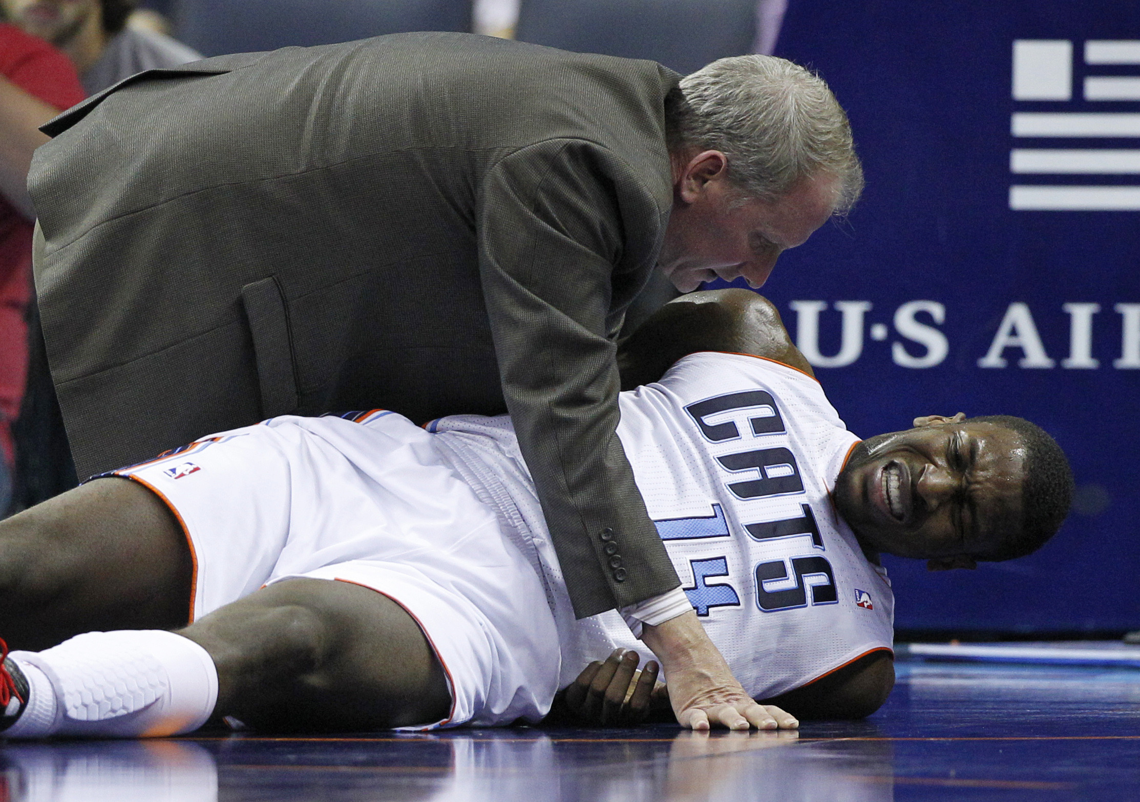 Spurs set 3-point mark in 132-102 win over Bobcats