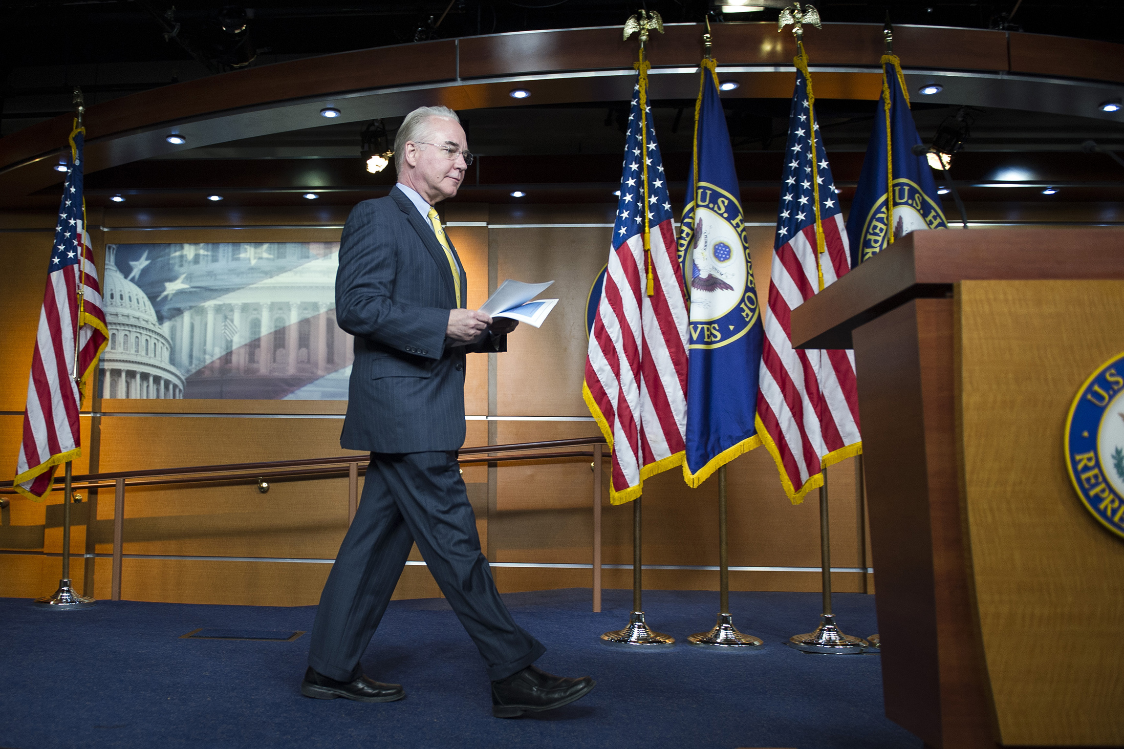 House advances $1.07T budget plan opposed by conservatives