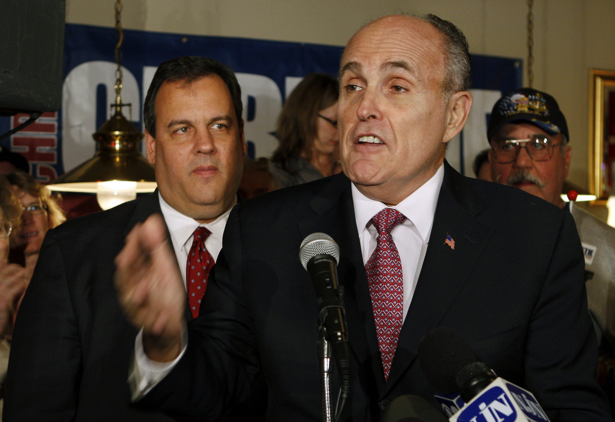 Rudy Giuliani cites Benghazi, IRS scandal in defense of Chris Christie