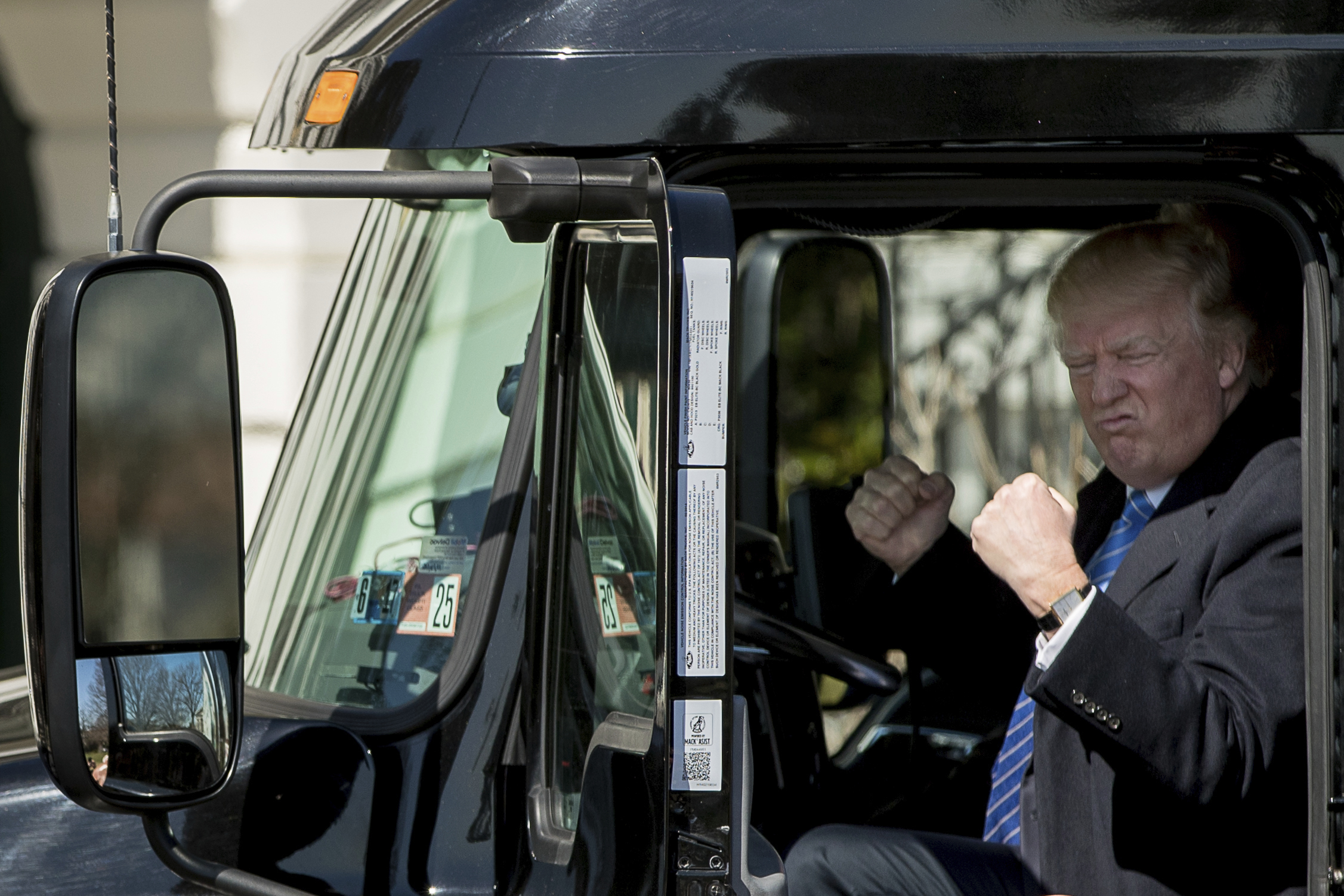 Trump’s weekend schedule? Stay in Washington and lay low